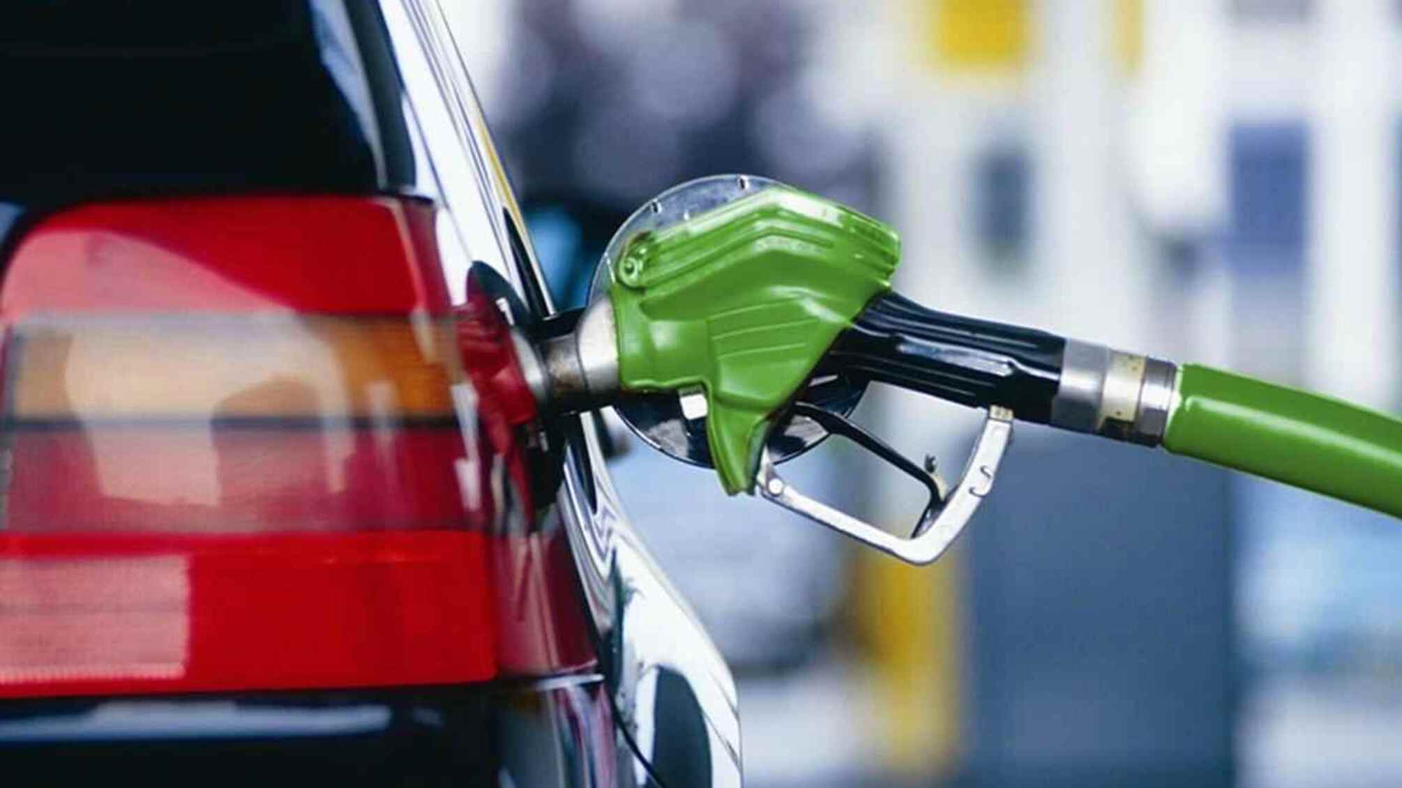 WOG и ОККО приостановили продажу премиального топлива из-за введения госрегулирования цен
