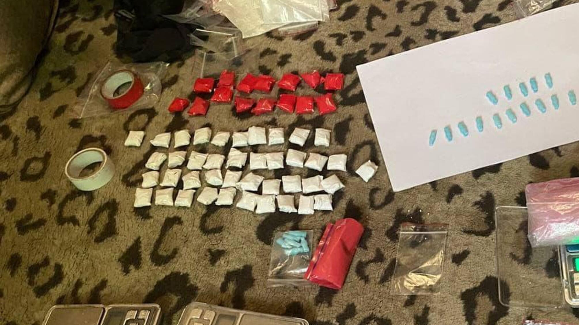 Детективи поліції Донеччини викрили наркоділка з психотропами на майже 200 тисяч гривень