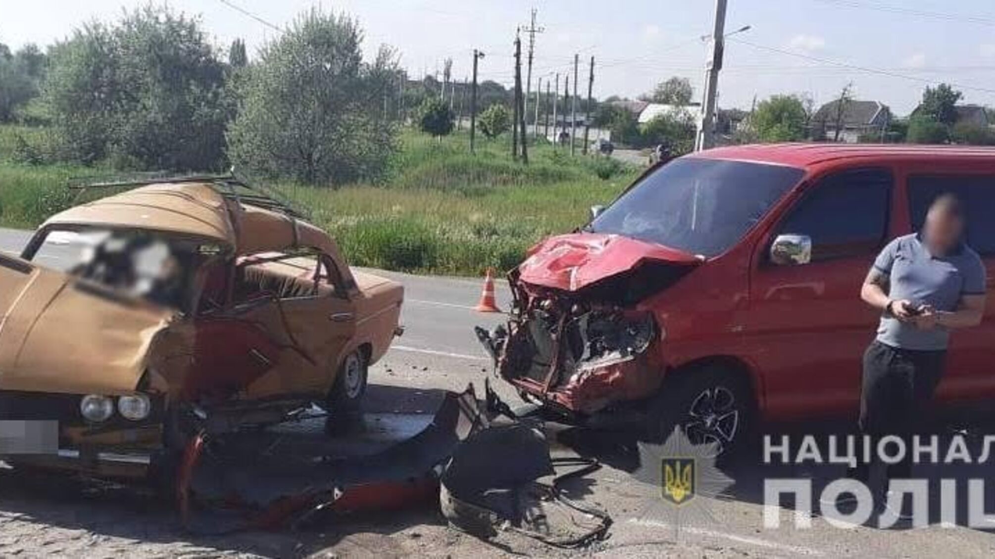 В Одессе микроавтобус врезался в легковой автомобиль, есть погибшие и раненые (фото)