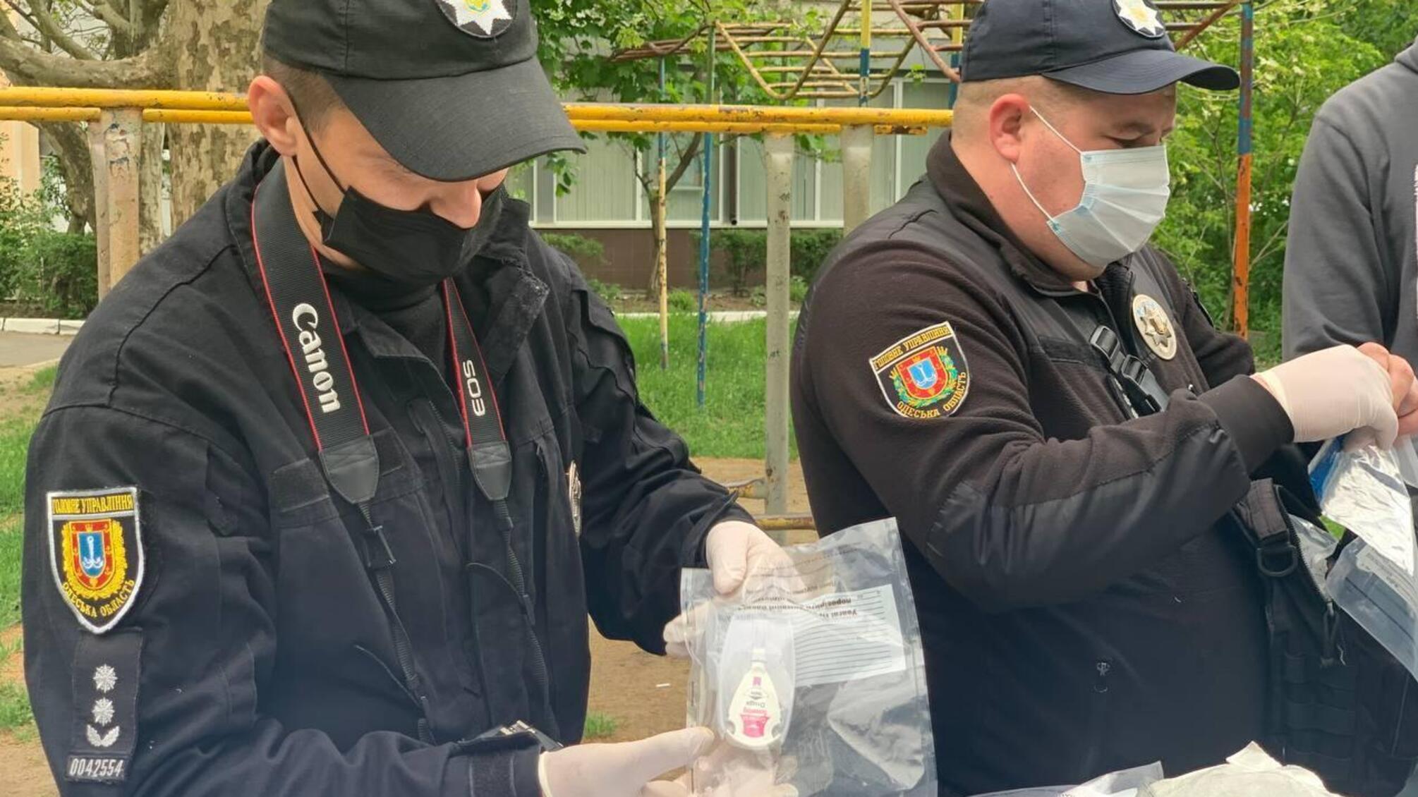 За підозрою у незаконному збуті наркотичних засобів одеські поліцейські затримали 31-річну жительку Малиновського району
