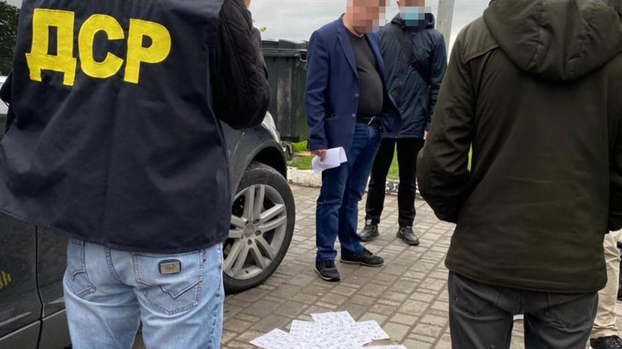 Хабар за зменшення штрафних санкцій – поліція викрила начальника відділу управління державного екологічного нагляду в Івано-Франківській області