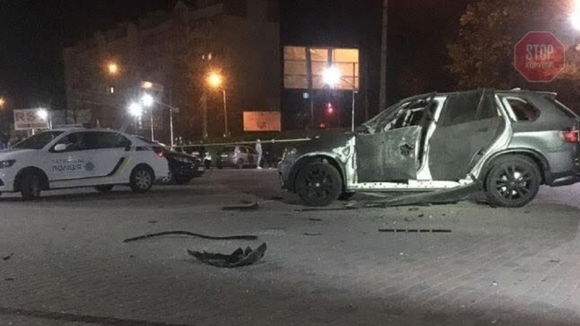 В Івано-Франківську невідомий з гранатомета вистрілив у автівку (фото)