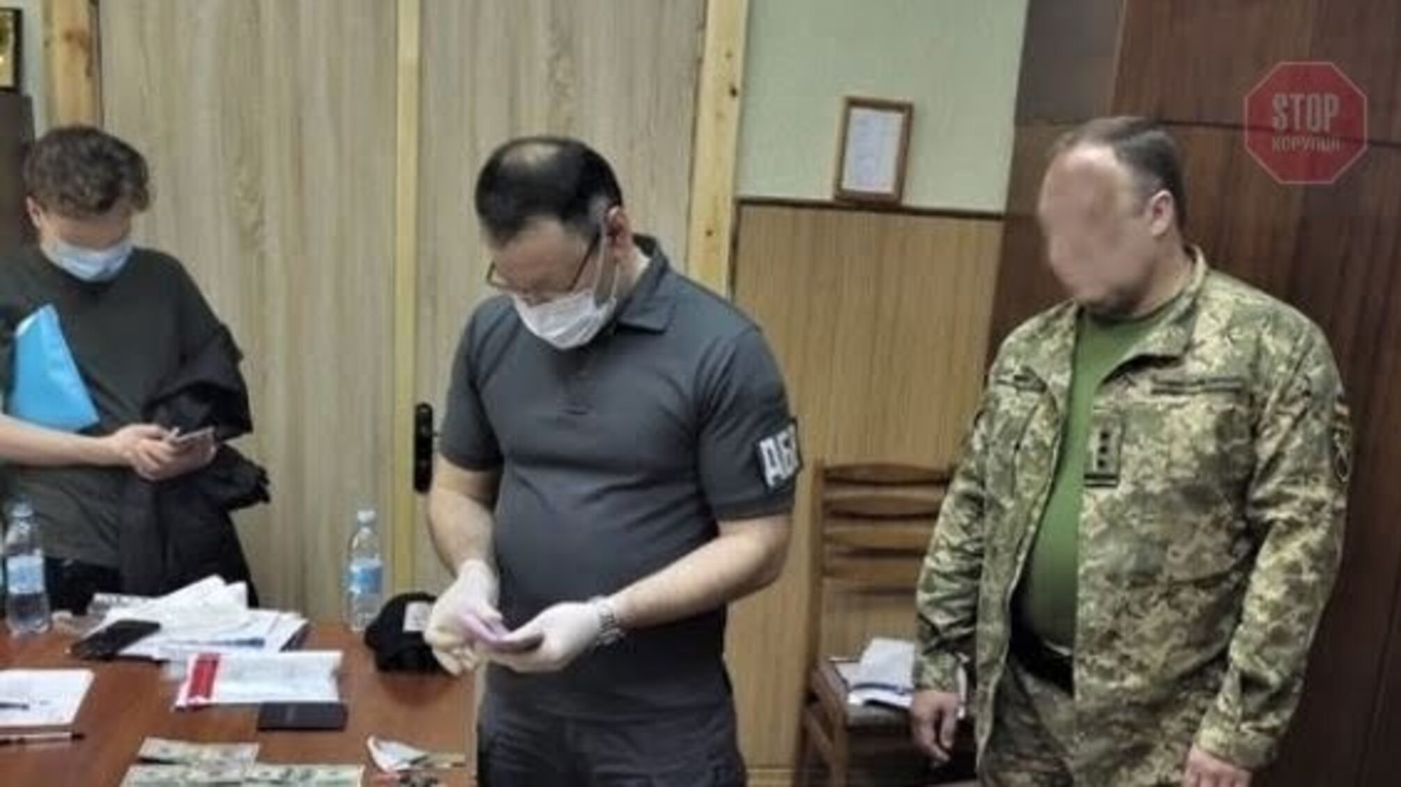 У Харкові спіймали на хабарі комісара військкомату (фото)
