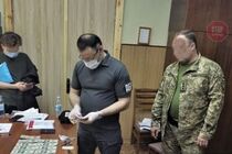 У Харкові спіймали на хабарі комісара військкомату (фото)