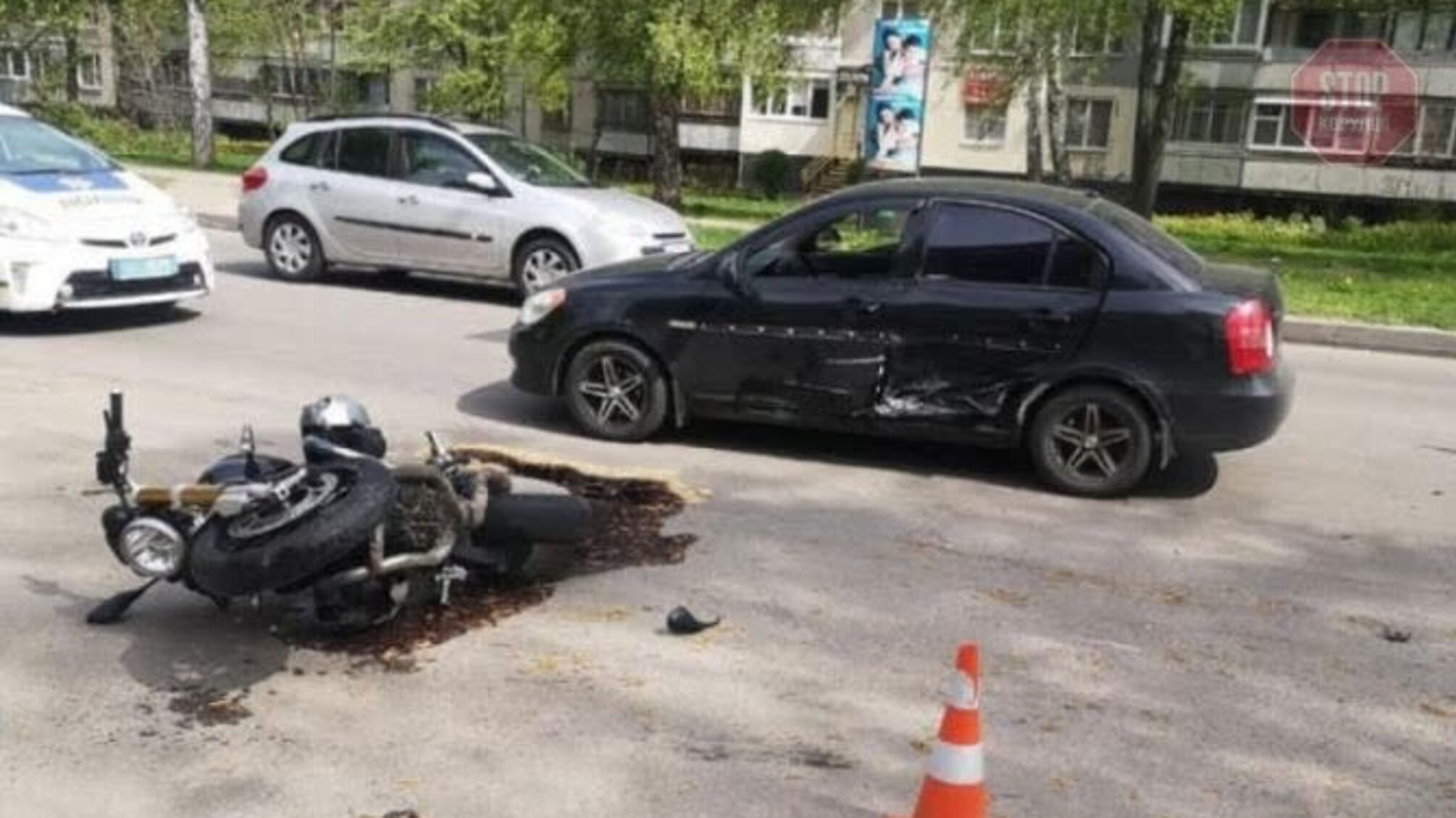 Новости Харькова: мотоцикл врезался в машину, есть пострадавшие (фото)