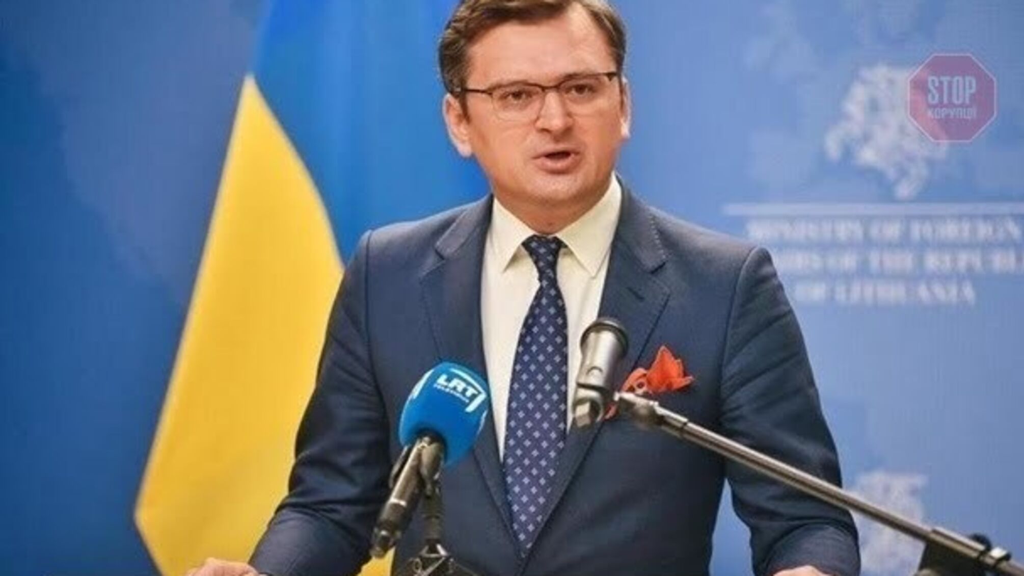 Кулеба вважає реакцію українських партнерів на видачу паспортів РФ в ОРДЛО 'недостатньо жорсткою'