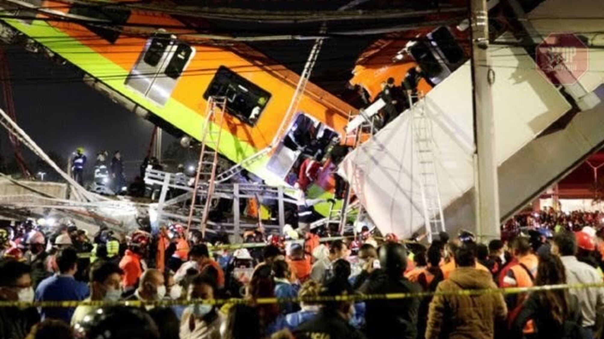 Обрушение моста в метро Мехико: число погибших резко возросло