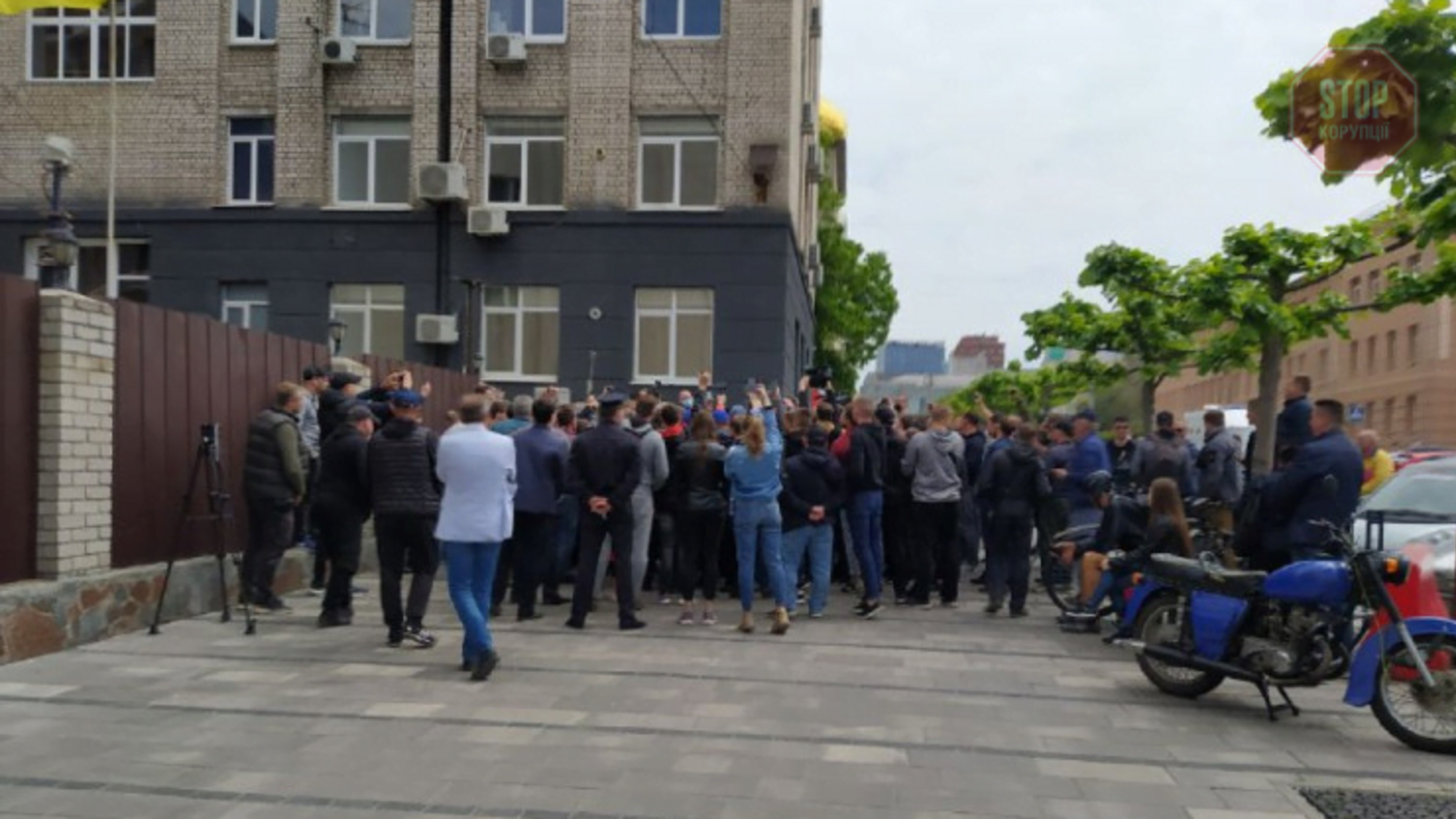 Новини Дніпра: у місті мітингують на підтримку побитого колегами сержанта патрульної поліції