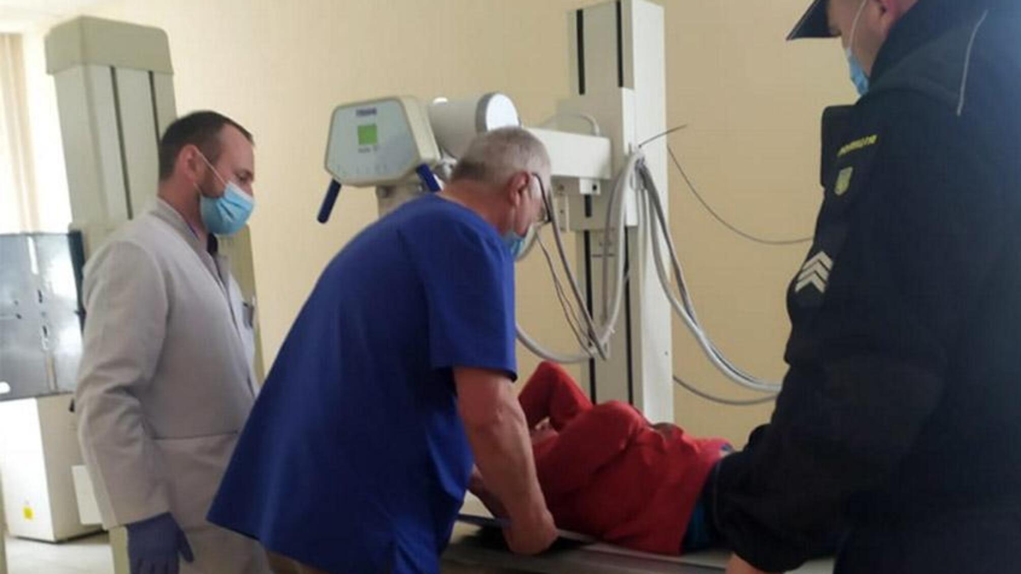 На Хмельниччині поліцейські допомогли мотоциклісту, який травмувався