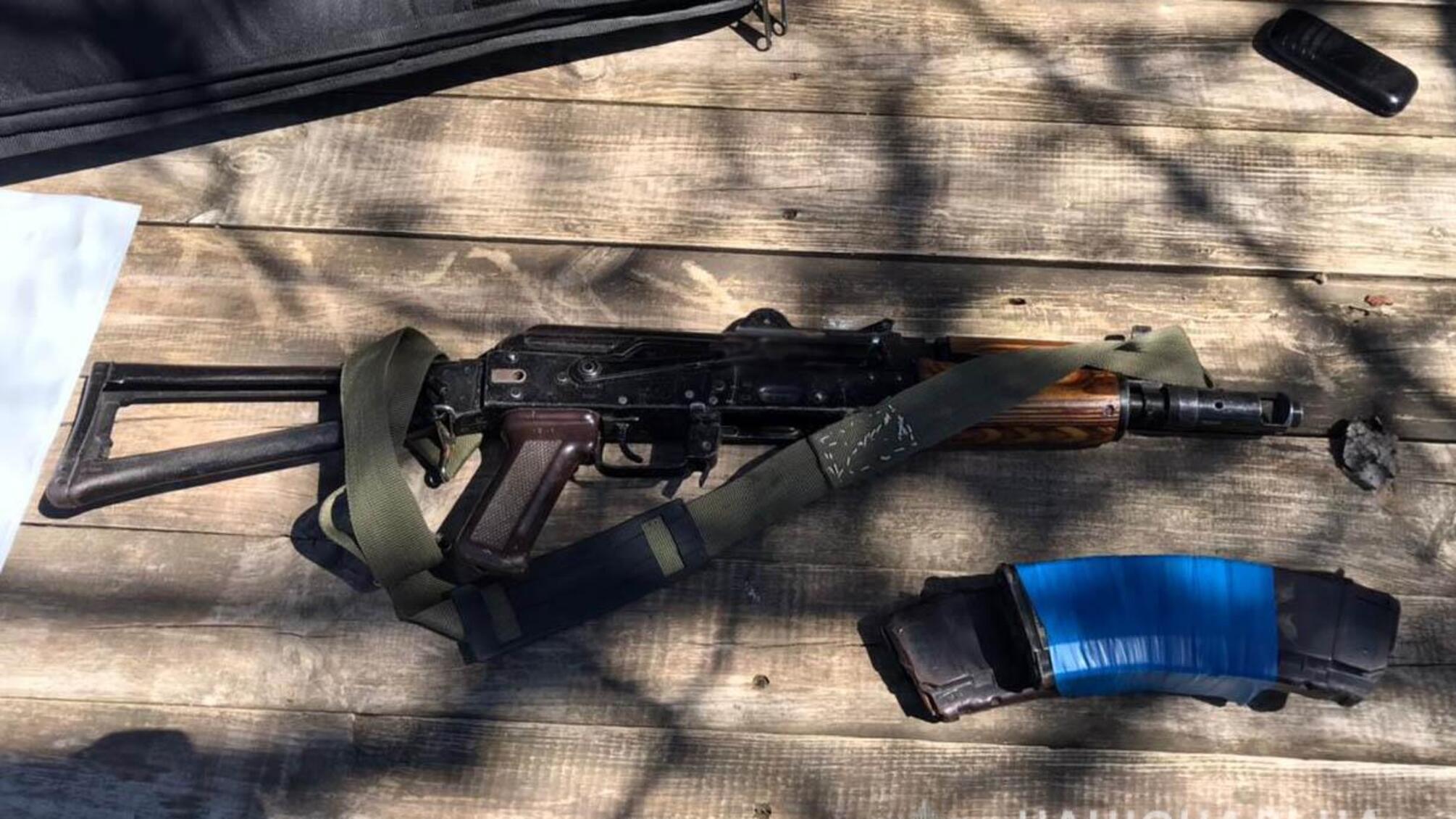 На Кіровоградщині поліцейські вилучили автомат у чоловіка, який погрожував сусідам зброєю