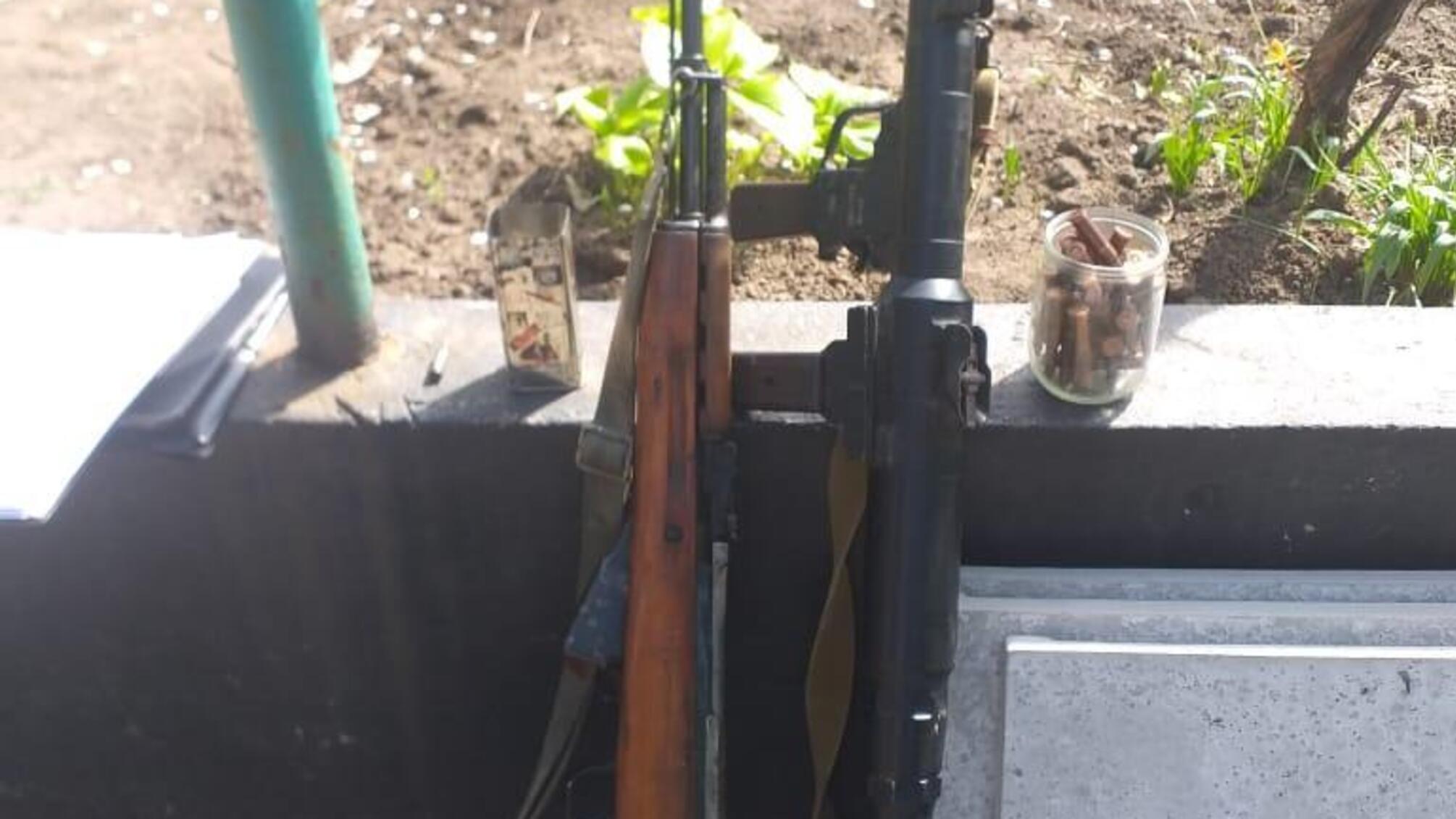 На Луганщині поліцейські вилучили у чоловіка арсенал зброї