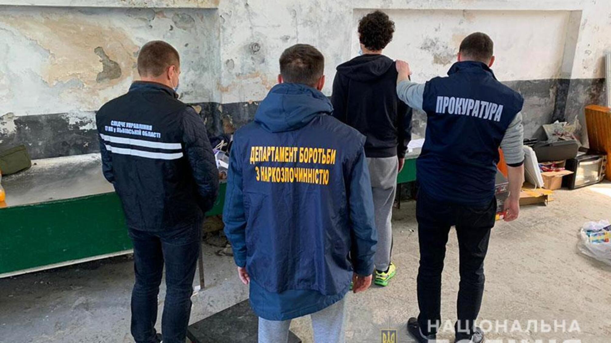 На Львівщині поліцейські затримали чоловіка, який налагодив канал постачання нарковмісних пігулок із Євросоюзу