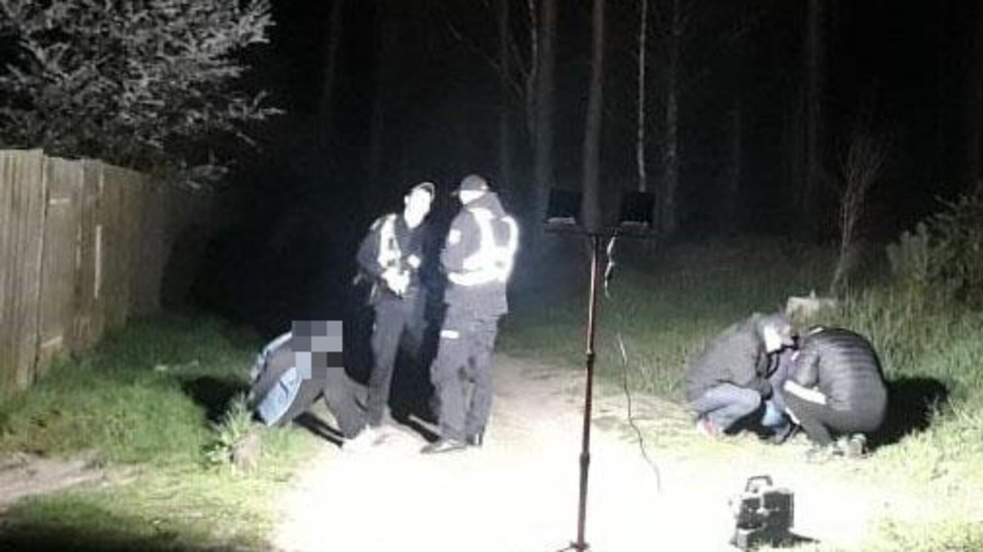 На Львівщині поліцейські затримали зловмисника, який стріляв та погрожував правоохоронцям зброєю
