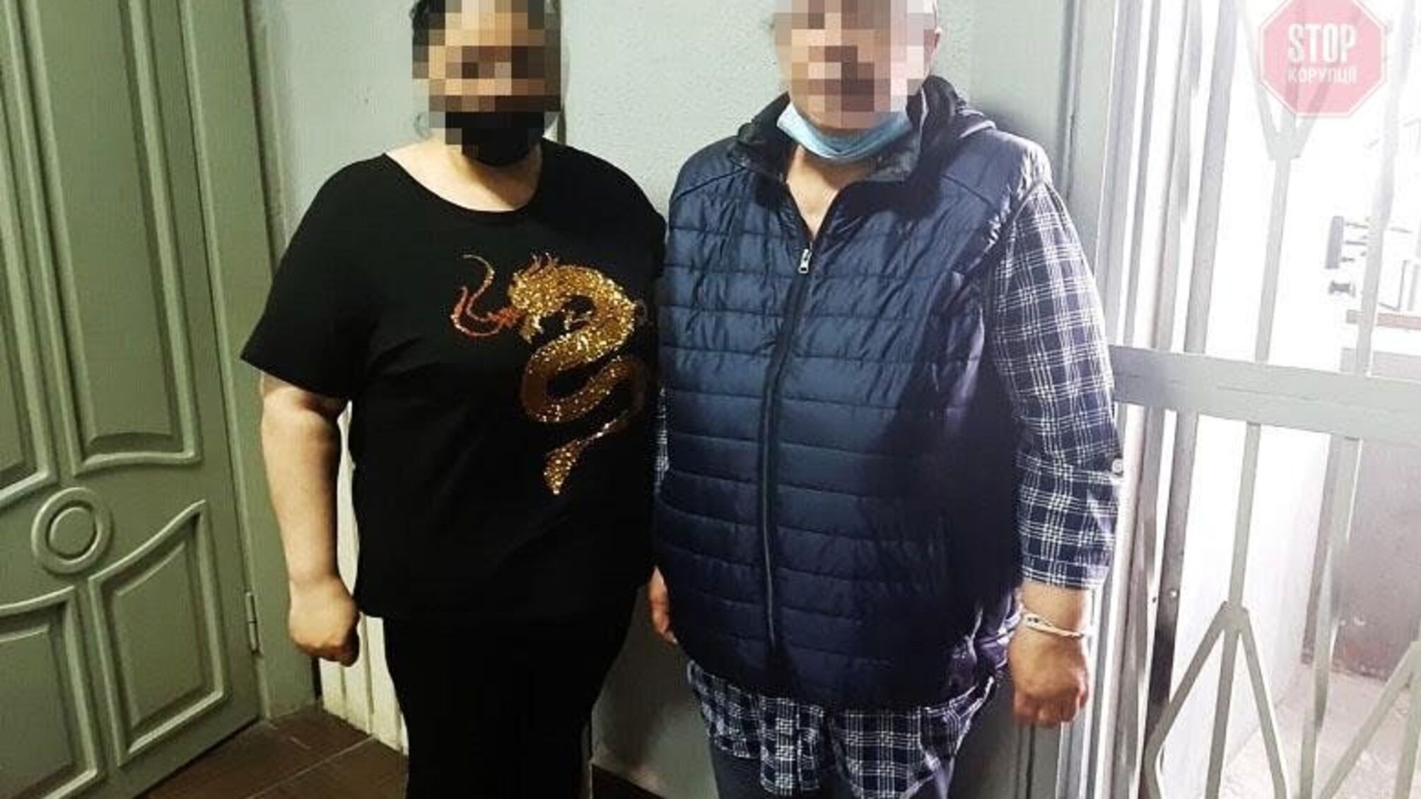 Украли 22 тысячи гривен: в Киеве задержали двух мошенников, которые «снимали порчу» (фото)