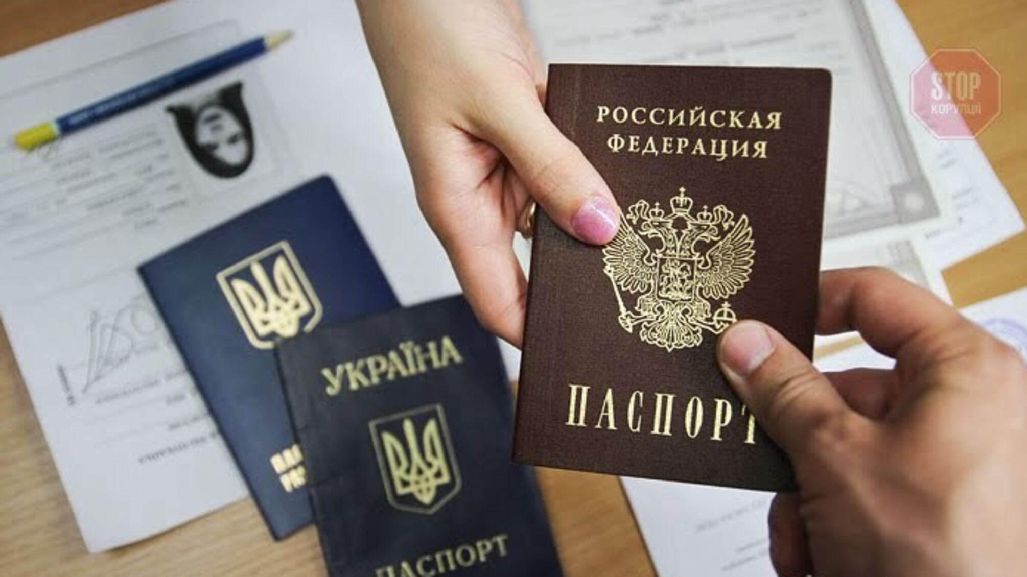 За допомогою репресій окупанти нав'язують паспорти РФ мешканцям ОРДЛО