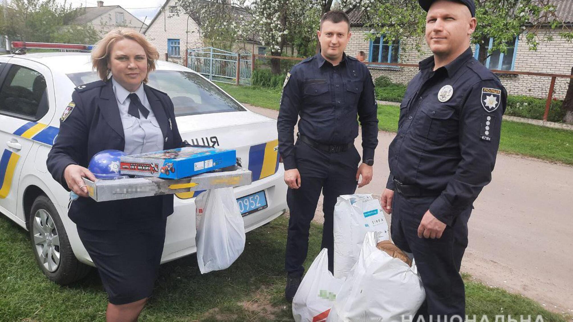 Подарунки, форма і теплі емоції: на Волині поліцейські відвідали хлопчика, якого минулого місяця розшукували понад 15 годин