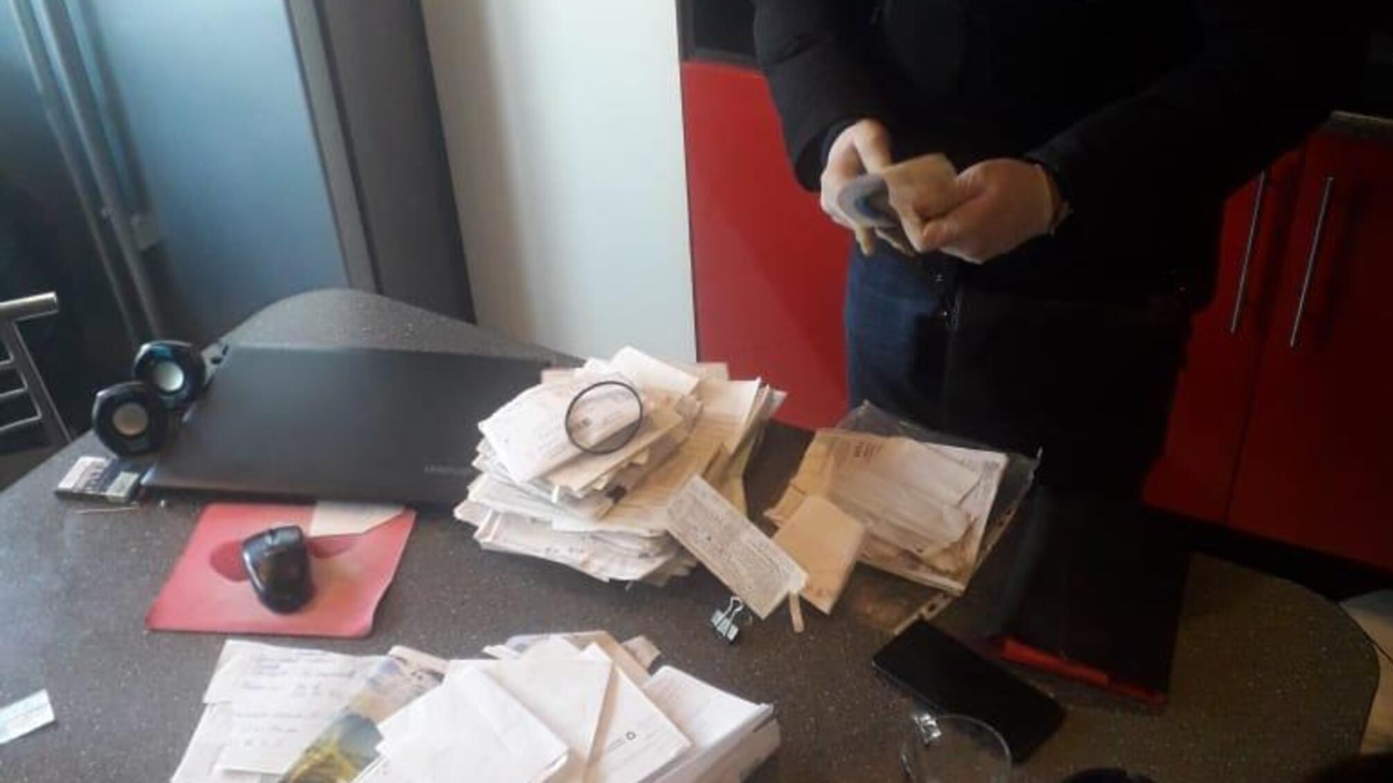 Поліцейські оголосили підозру організатору та членам угруповання за шахрайство під виглядом працевлаштування за кордоном