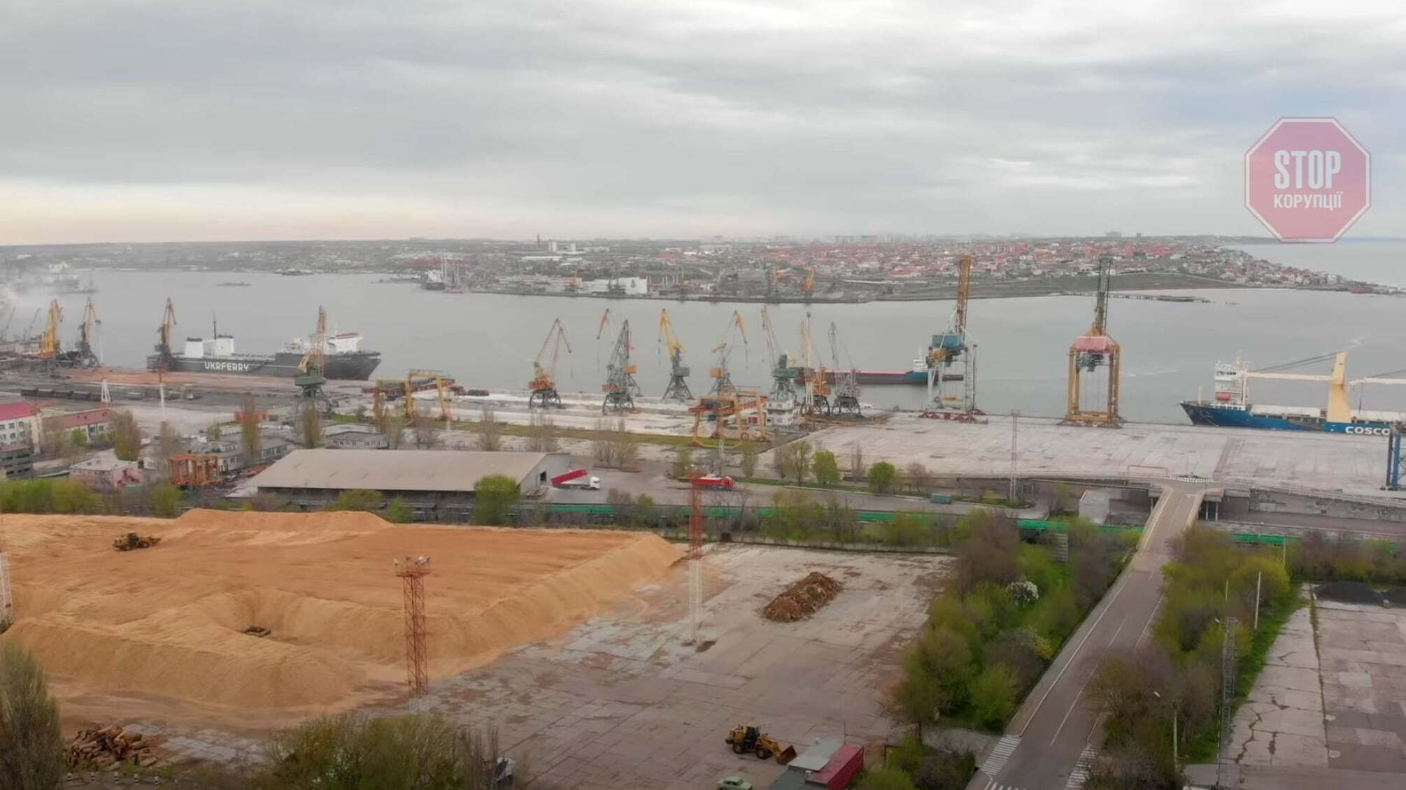 Скандал с задержкой титановой руды в порту Черноморска: стивидор обвинил АМПУ в нанесении ущерба