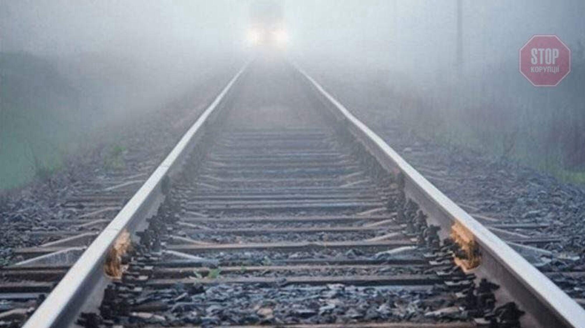 На Харківщині потяг збив чоловіка на смерть, він просто сидів на рейках 