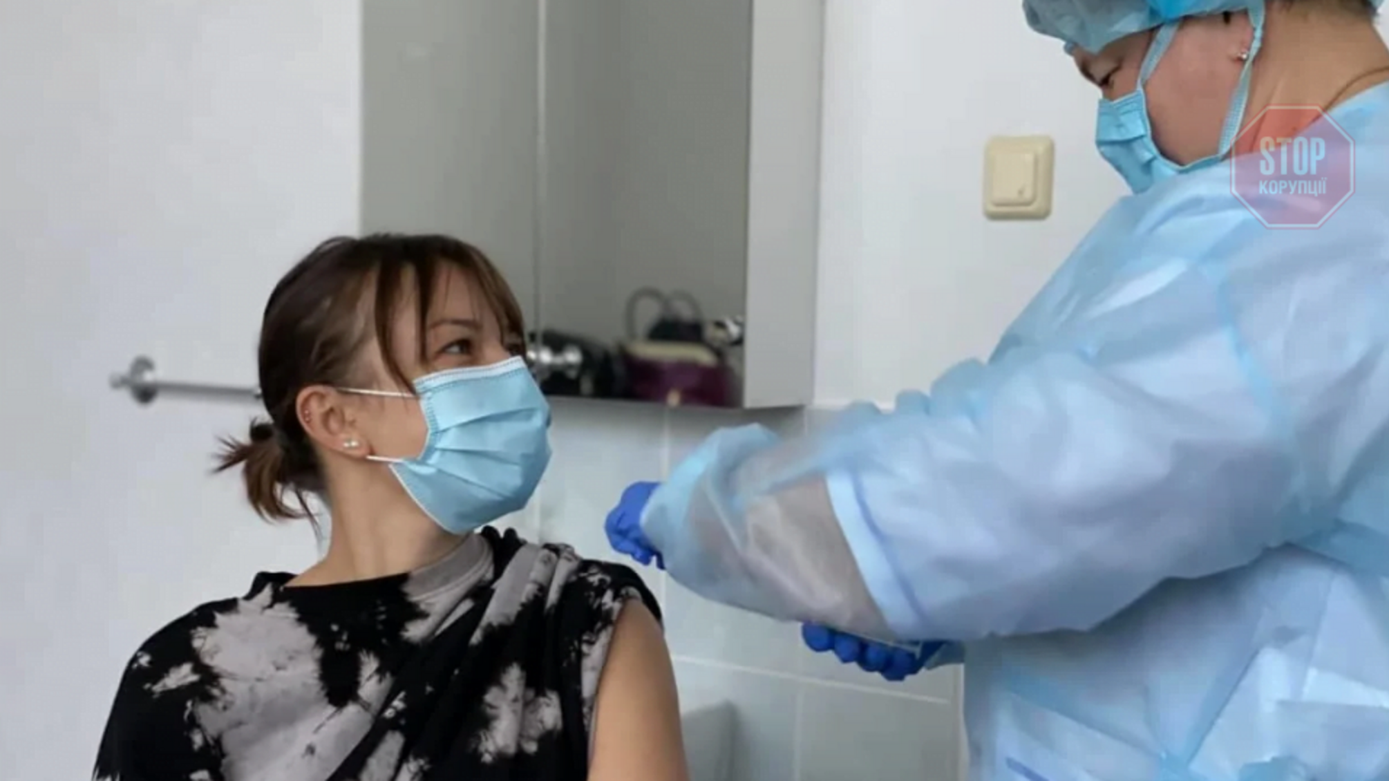 Жена Лещенко вакцинировался ради гастролей в Москве