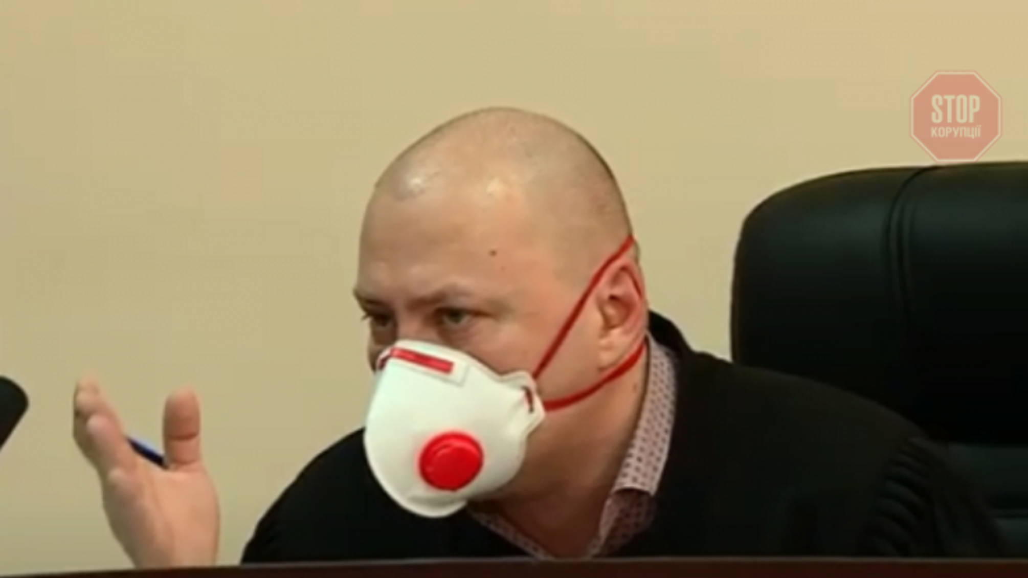 Судья Печерского суда отчитал нардепов ОПЗЖ из группы поддержки Медведчука