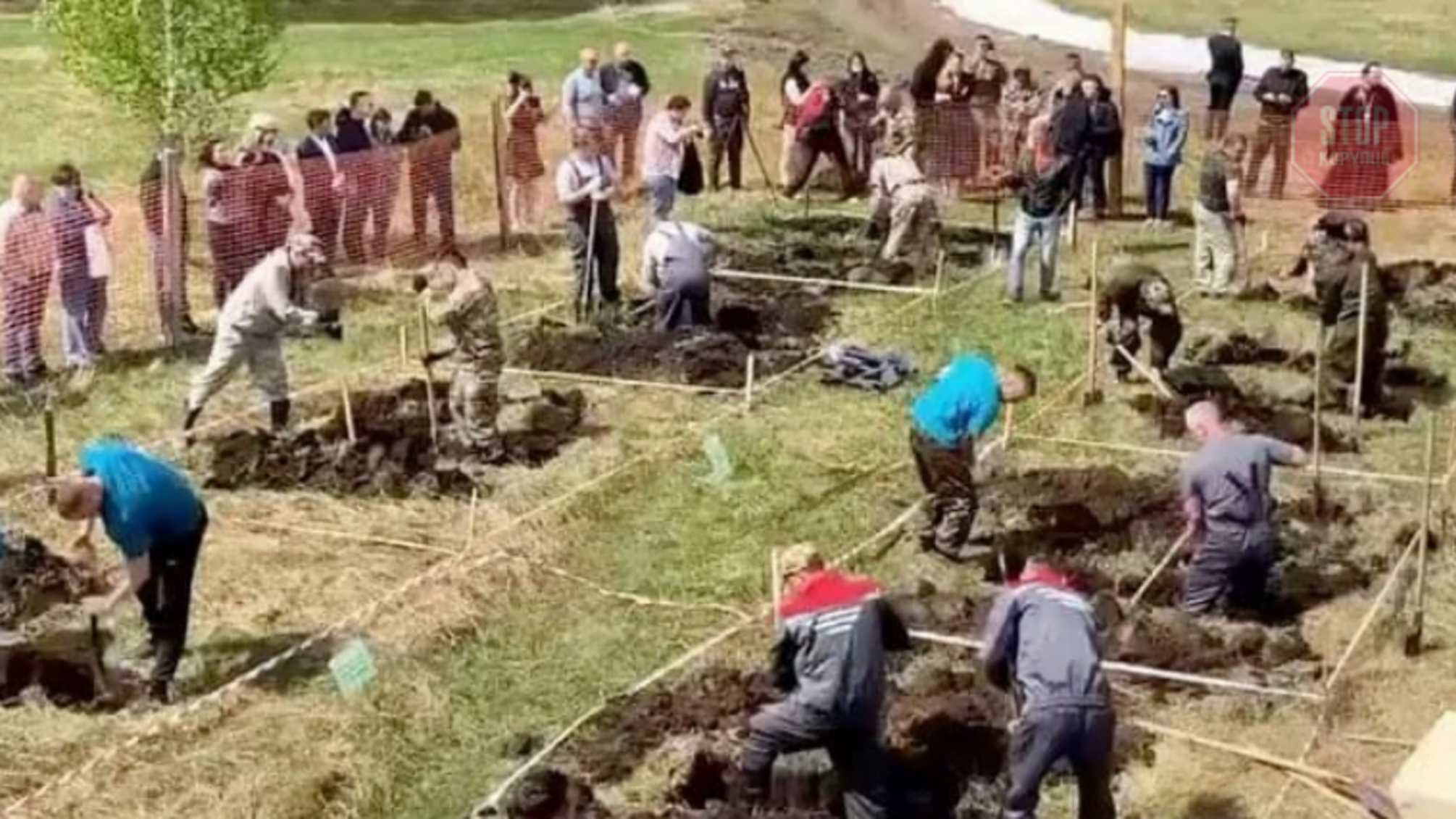 В России прошел чемпионат по скоростному копанию могил (фото, видео)