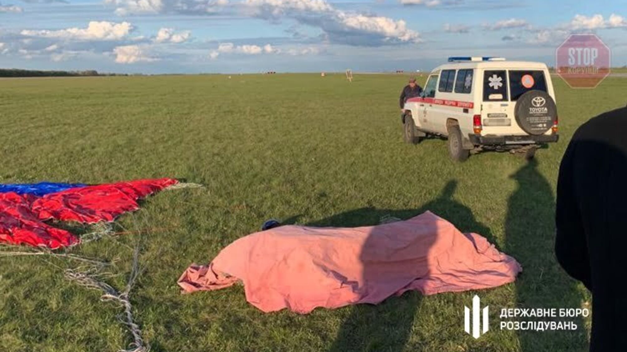 В Черниговской области спасатель погиб во время прыжков с парашютом