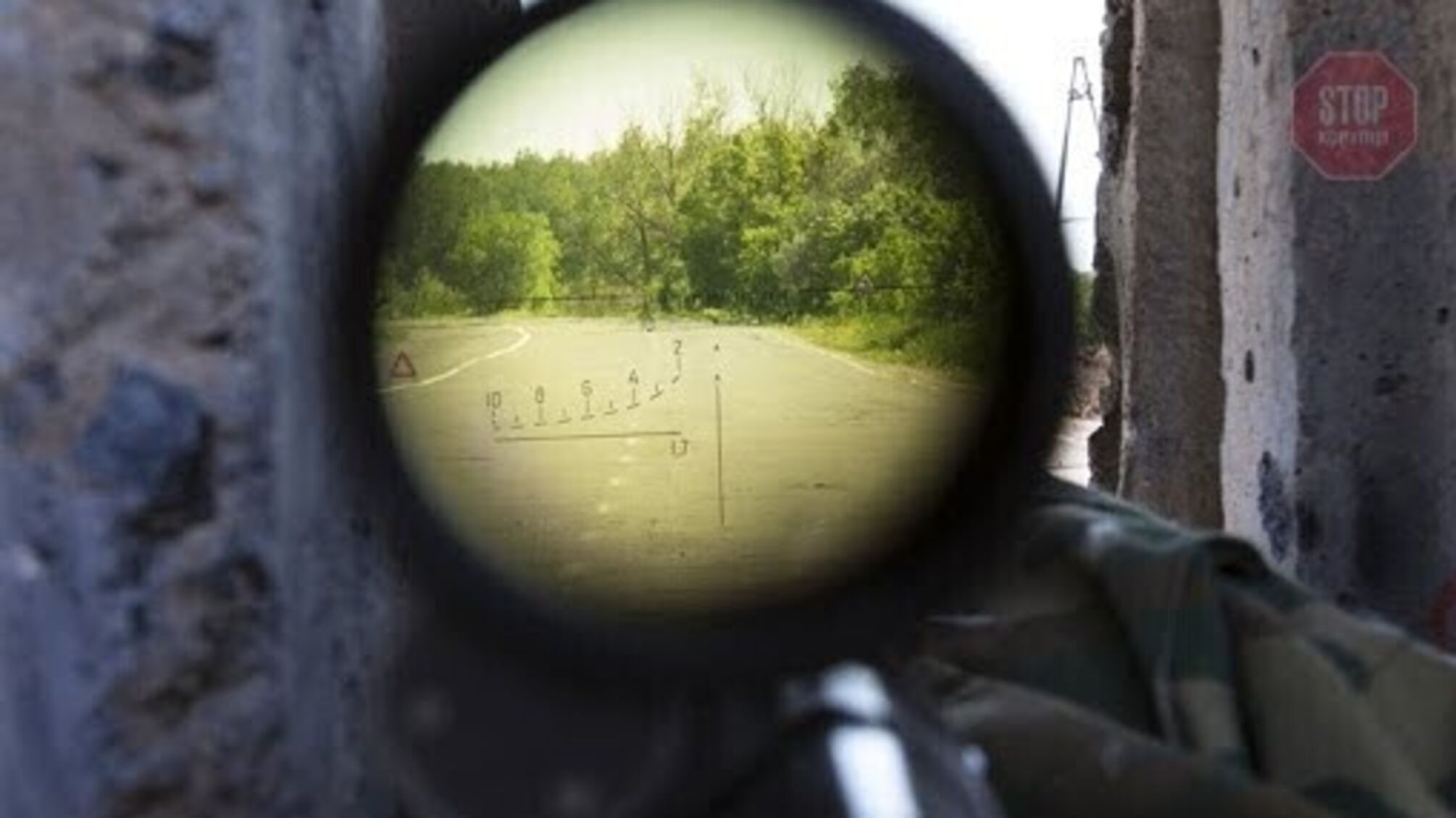 На Донбасі російський снайпер поранив українського захисника