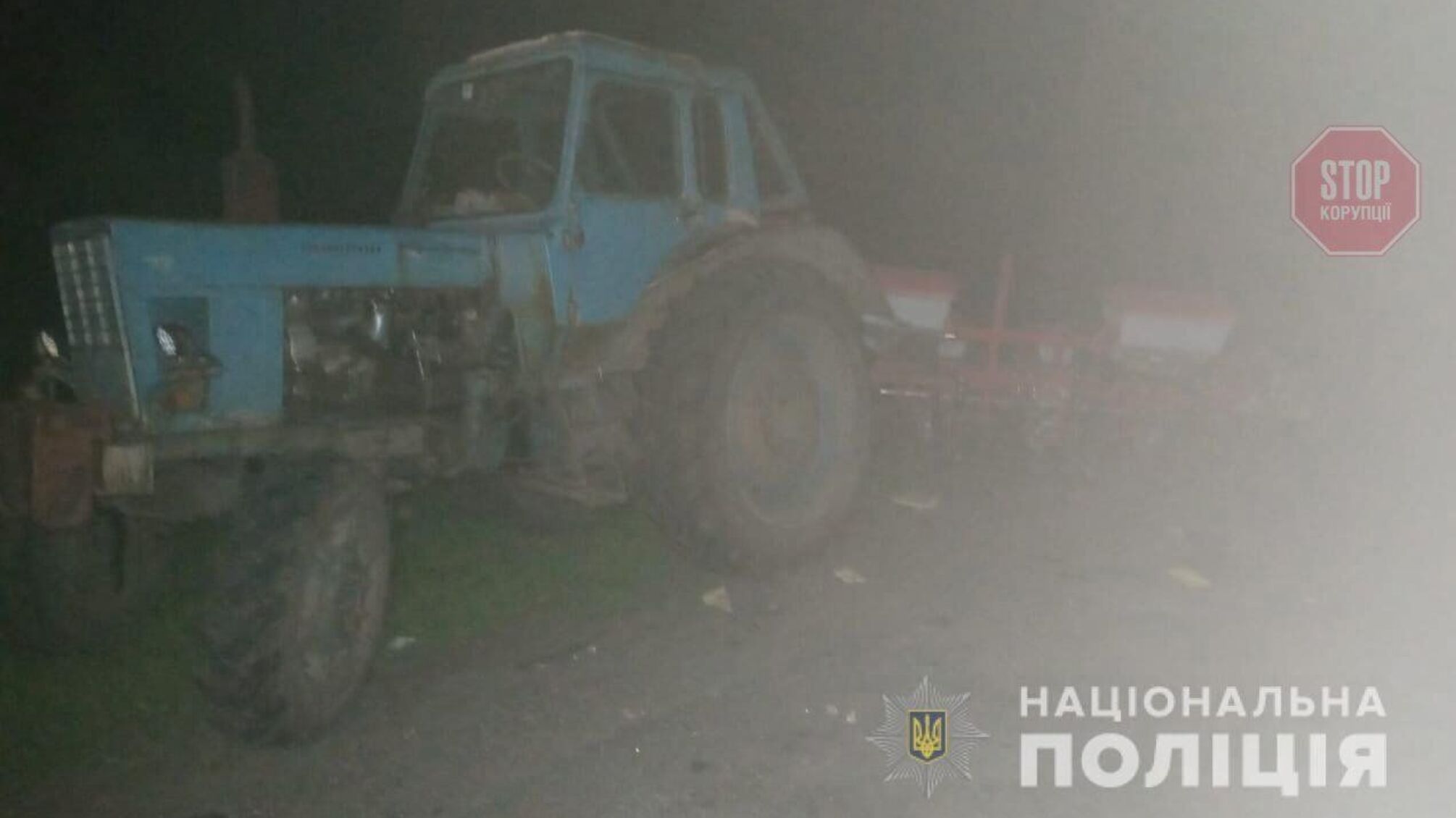 В Сумской области автомобиль врезался в трактор, есть погибшие (фото)