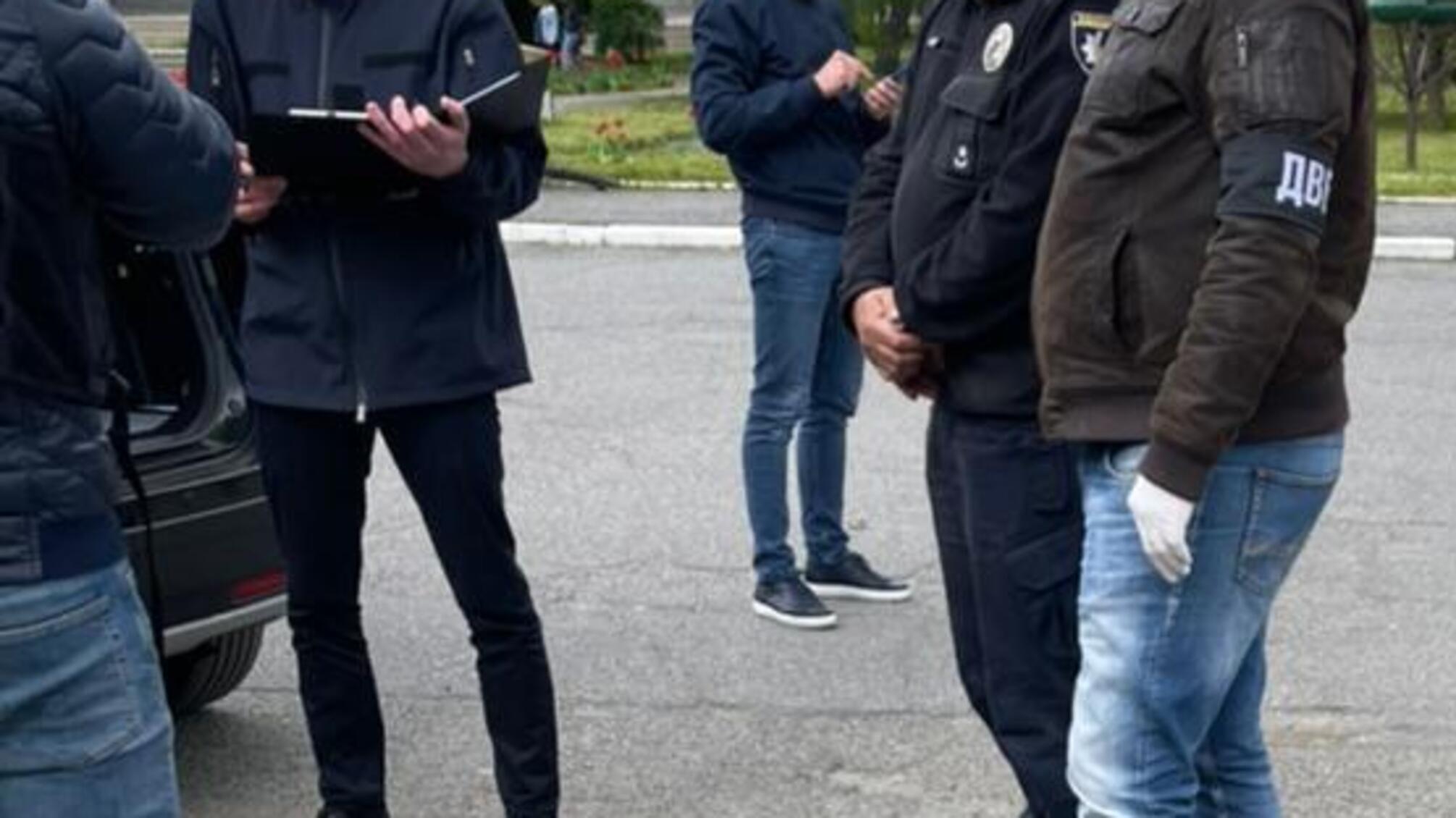У Черкаській області внутрішня безпека Нацполіції затримала поліцейського за вимагання хабаря
