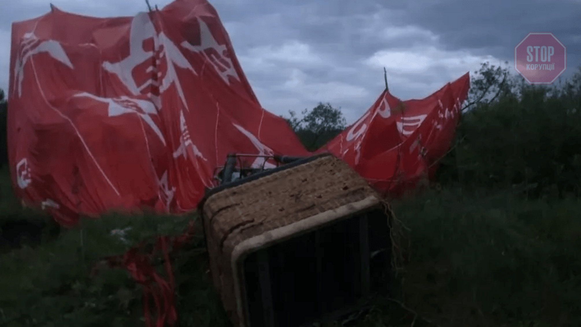 В Каменец-Подольском районе упал воздушный шар, есть погибший