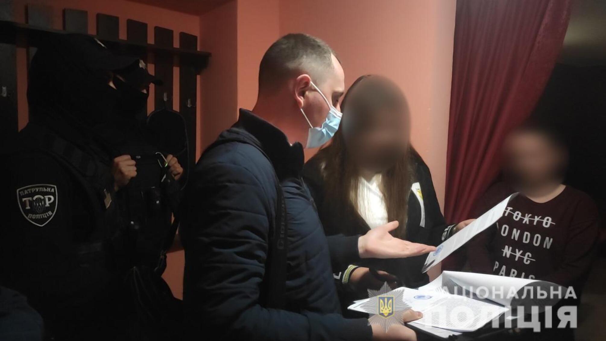 В Одесі поліцейські припинили діяльність десяти місць розпусти