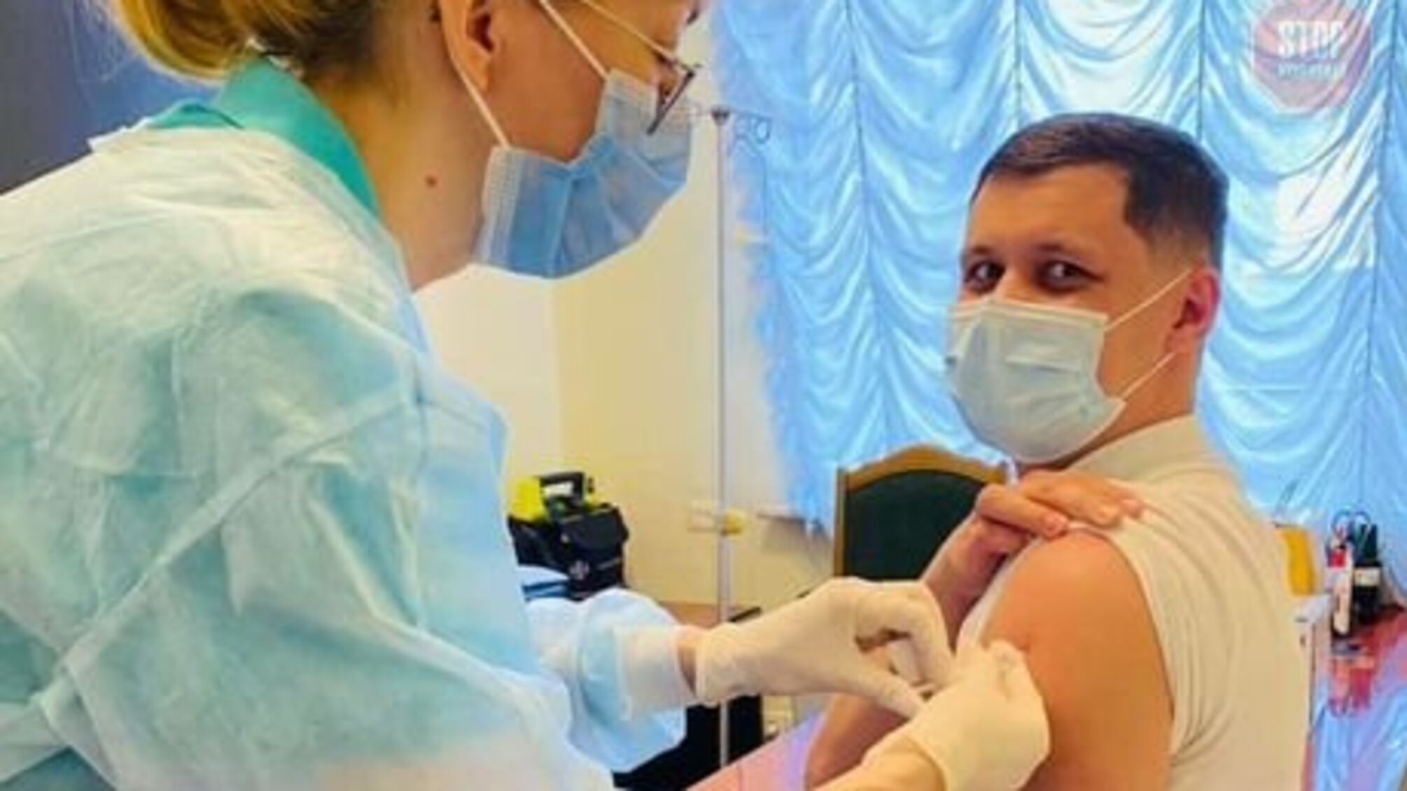 В Україні нардепам розпочали робити щеплення вакциною від Pfizer