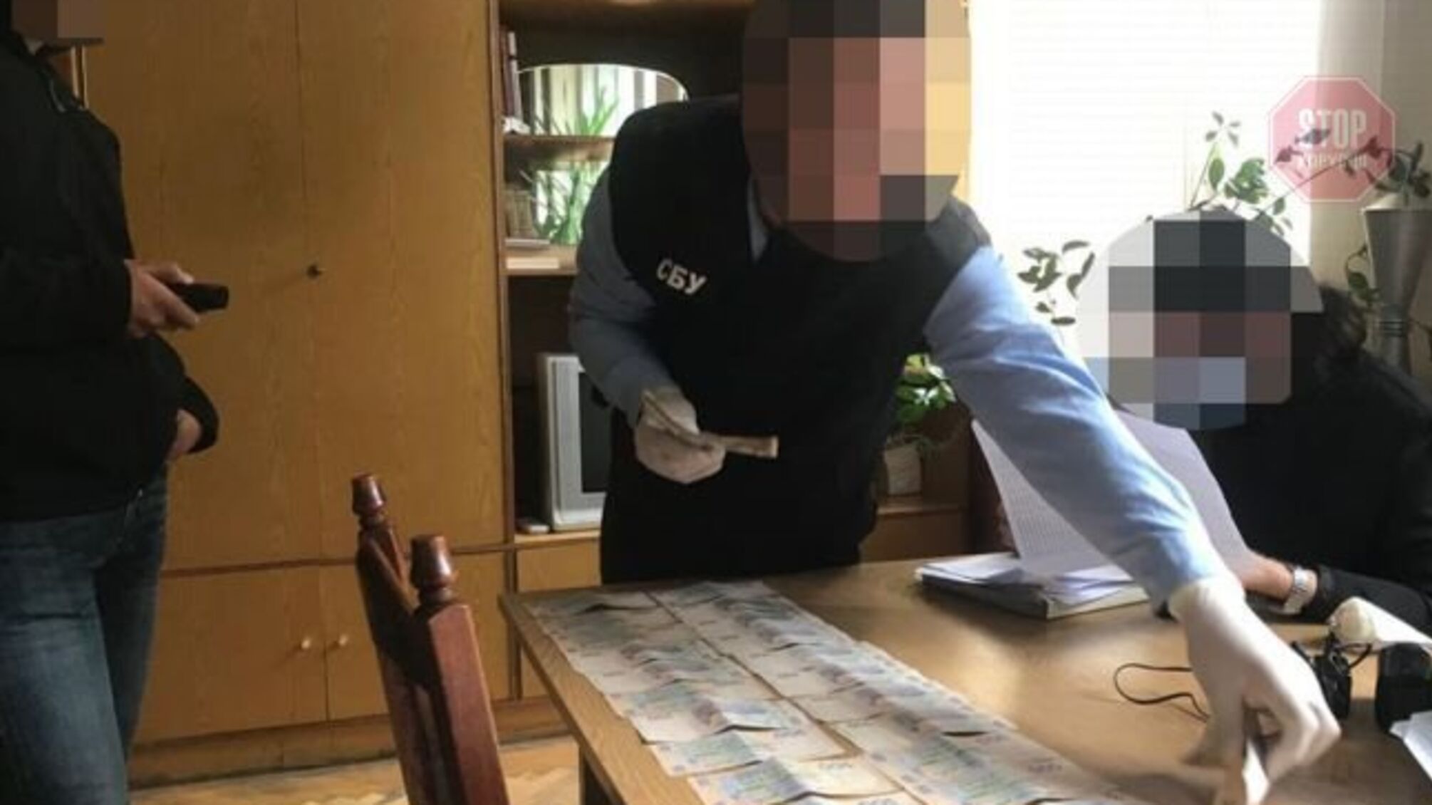 Во Львове СБУ задержала чиновников Минобороны во время получении взятки (фото)