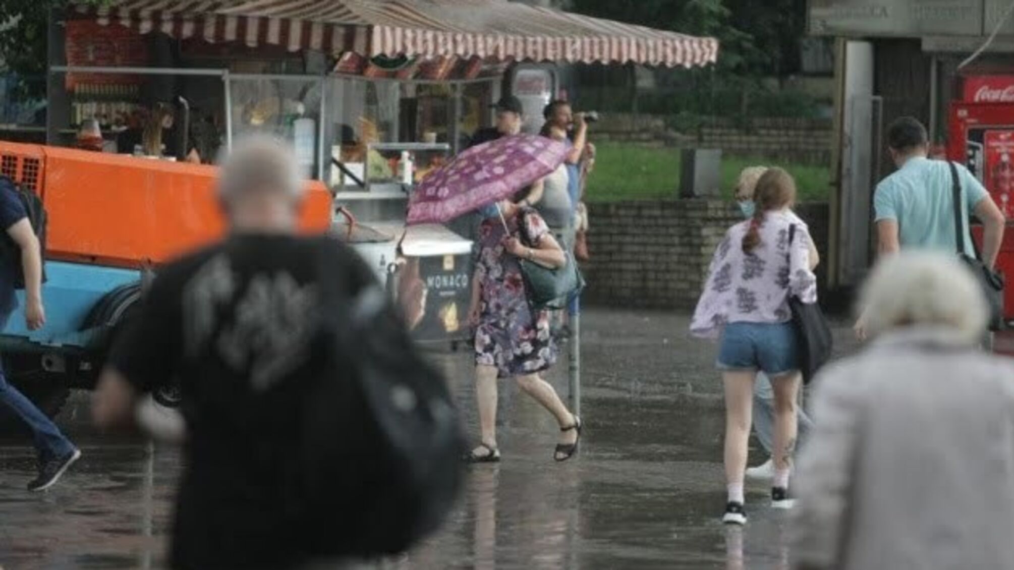 Дощі не відступають: у яких регіонах спека підсушить калюжі