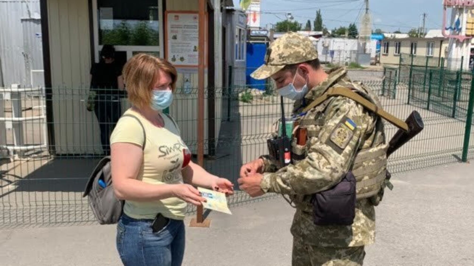 Відкриття КПВВ на сході України може загальмувати через ситуацію з Білоруссю — правозахисник