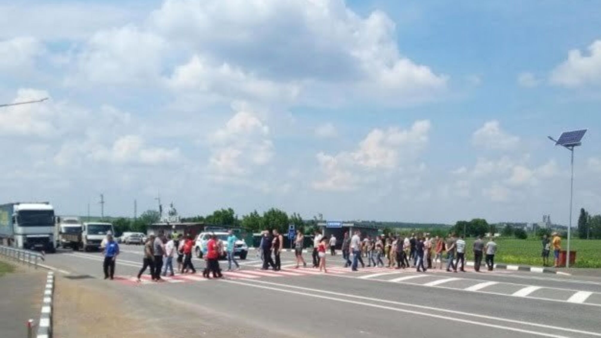 На Кіровоградщині гірники перекрили трасу через борги по зарплаті