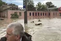 ''Глава'' Крыма Аксенов заставил спасателей плыть за его лодкой в затопленной Керчи (видео)