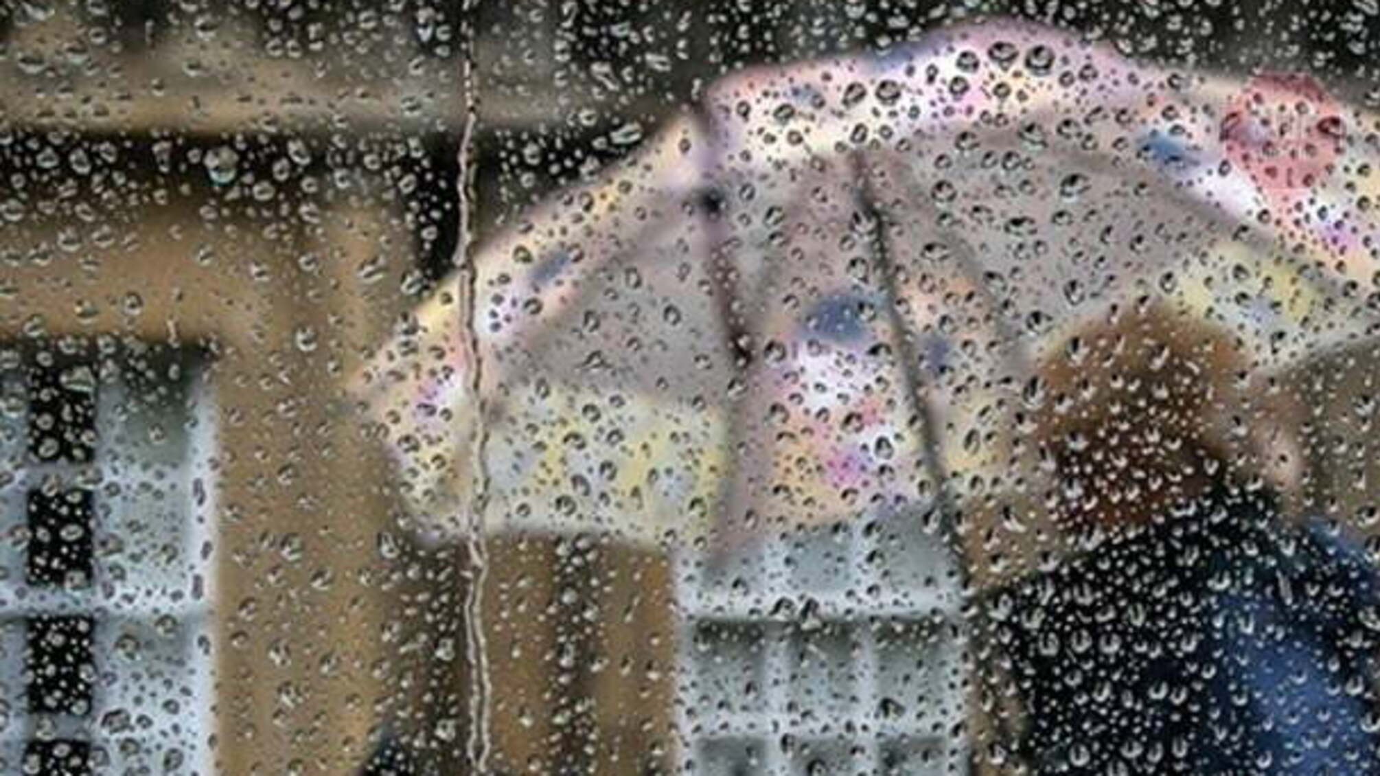 В начале недели циклон снова накроет дождями Украину