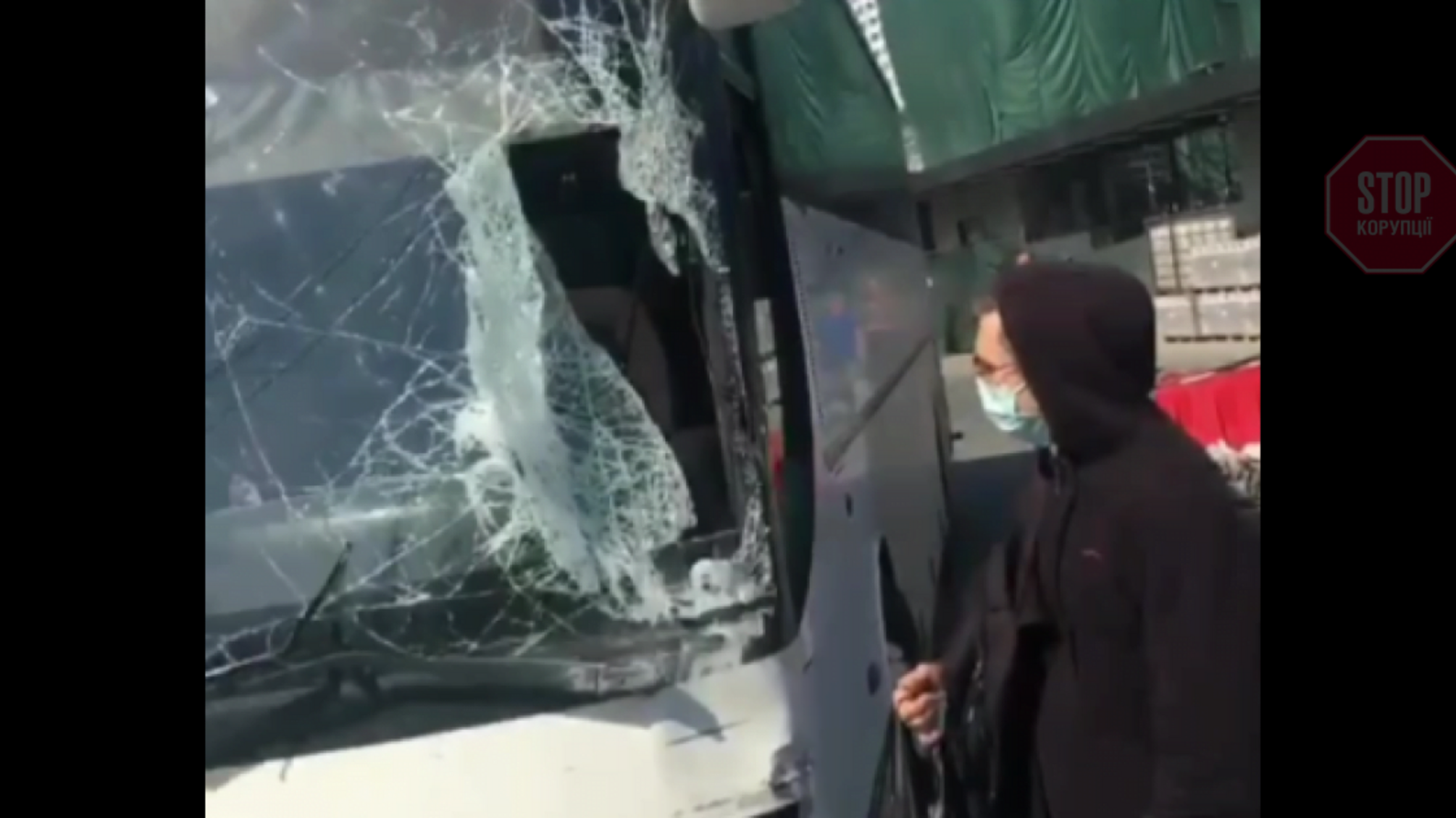 В Киеве произошло масштабное ДТП с автобусами: подробности аварии и информация о пострадавших (видео)