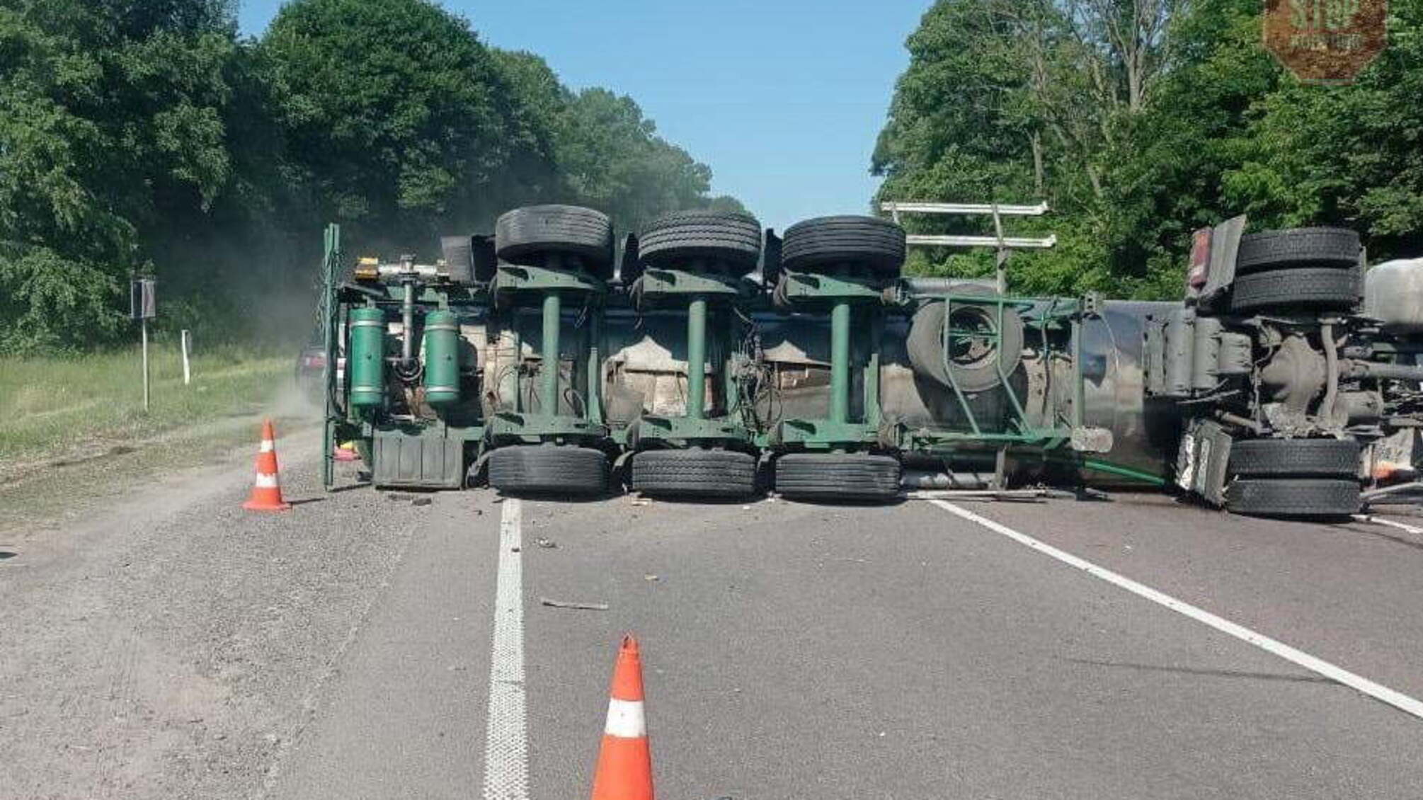 Пробка на несколько километров: на трассе Киев-Чоп перевернулась цистерна