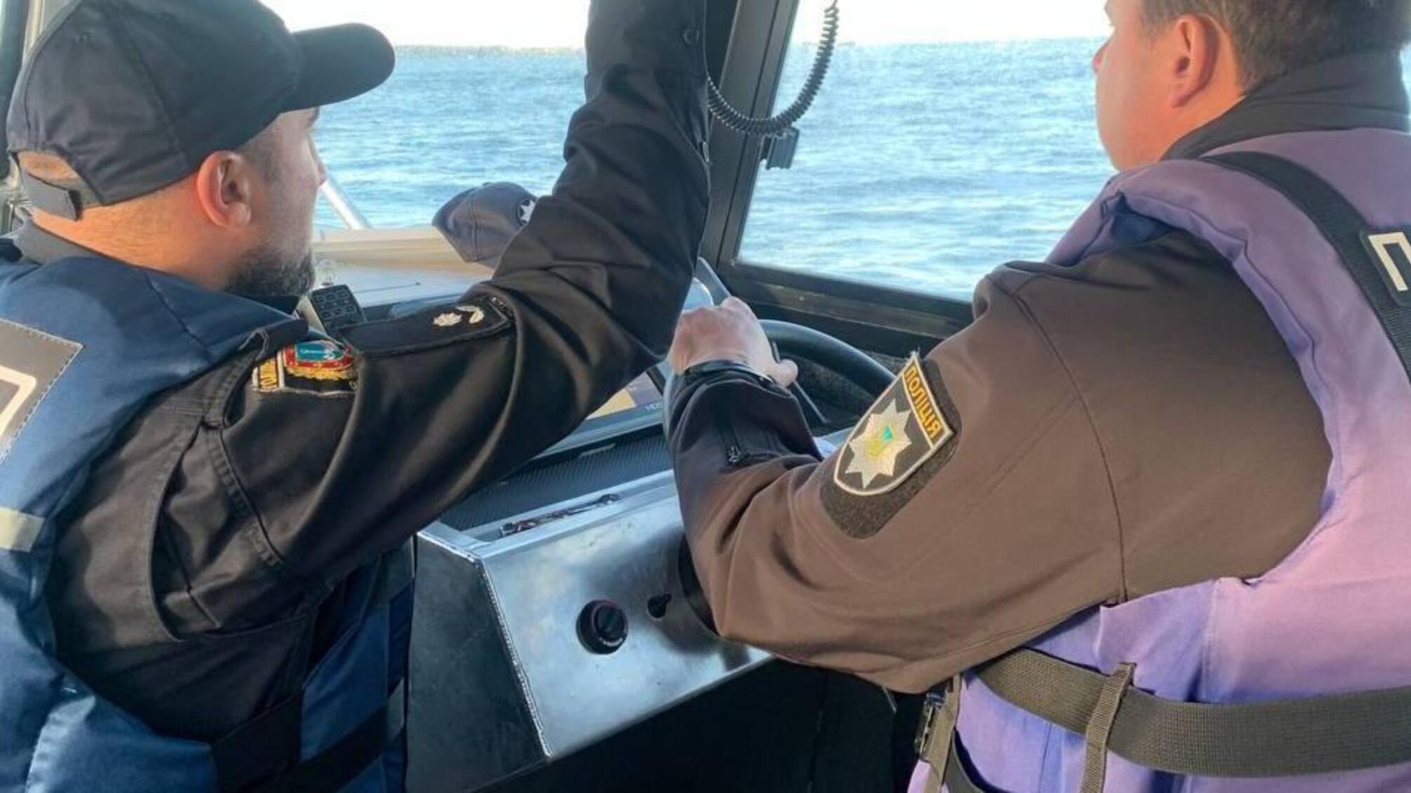 Водна поліція застерігає: велика вода не пробачає легковажності, а вимагає відповідального ставлення до неї