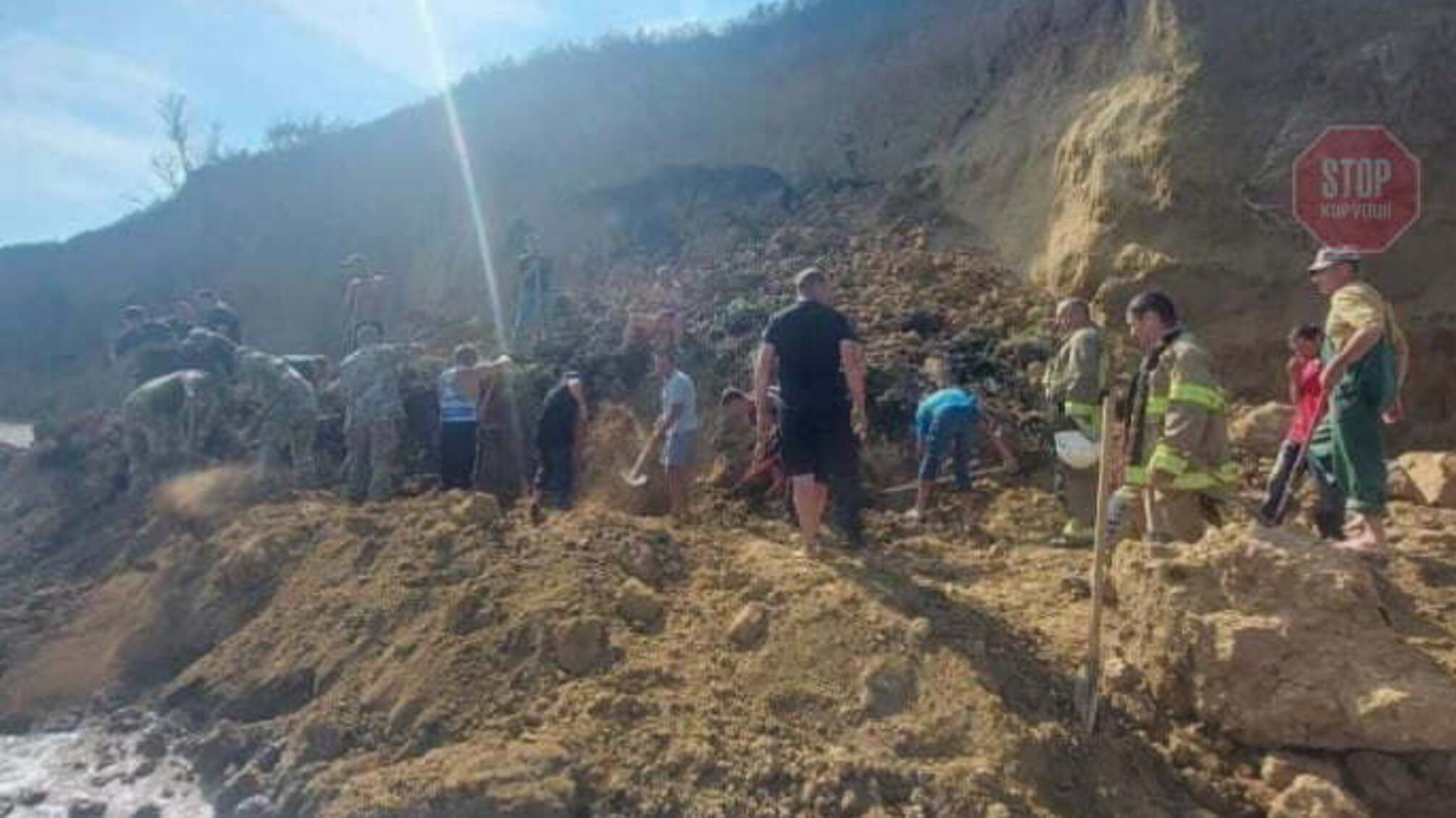 Обвал грунту стався на морському березі Одещини: під землею можуть бути люди