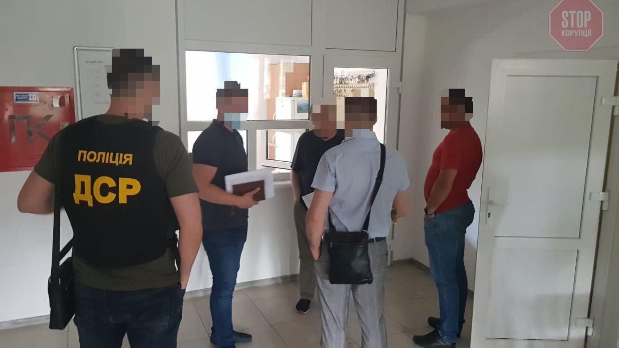 В Киевской области на долларовой взятке задержали чиновника Госгеокадастра