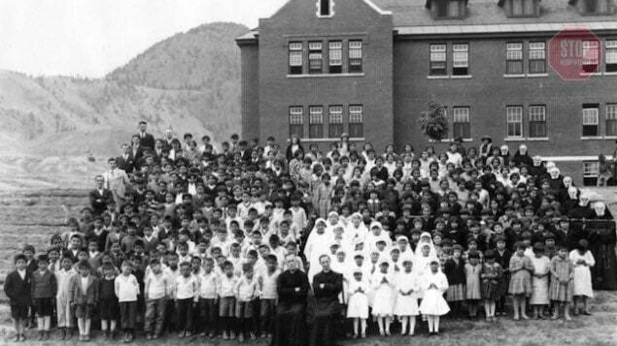 ООН вимагає від Канади та Ватикану розслідування щодо знайдених останків 215 дітей