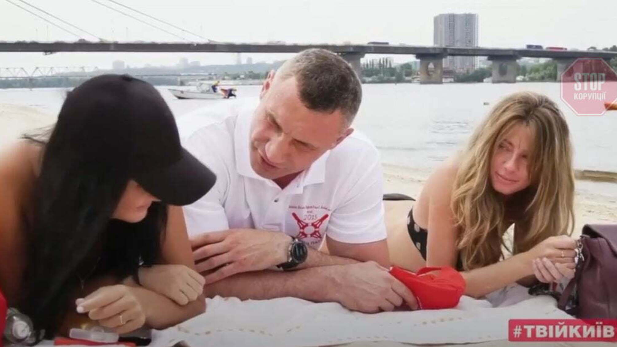 Кличко присоединлся к полуобнаженным девушкам на пляже (видео)