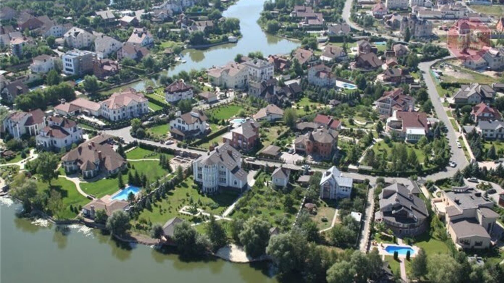 РНБО: З держдач у Конча-Заспі і Пущі-Водиці виселяють 20 осіб