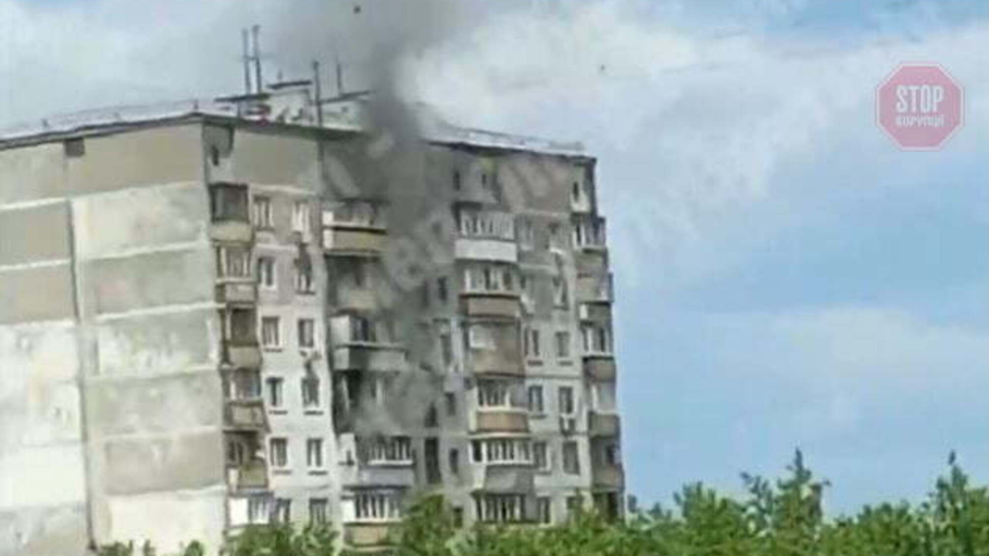 В Киеве горит жилой дом (видео)