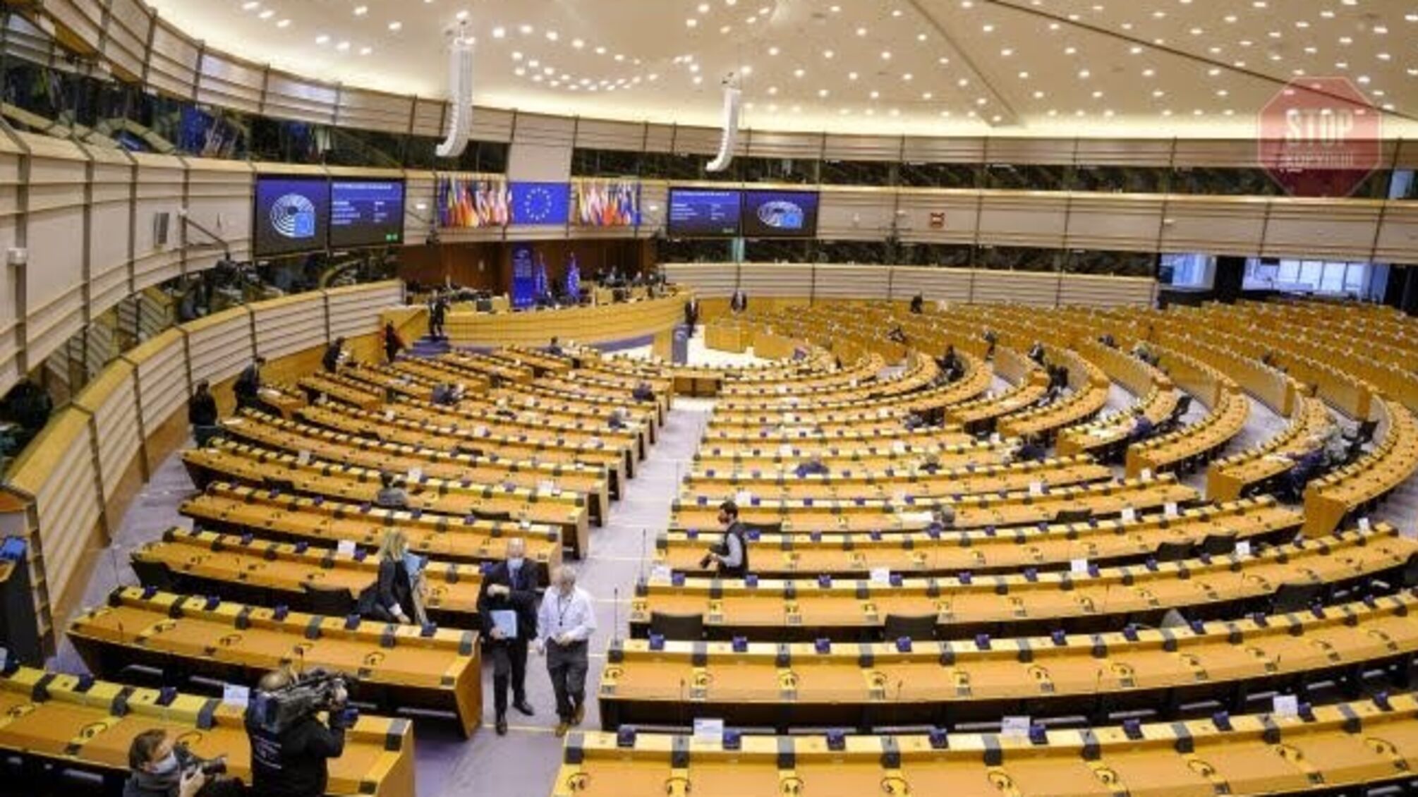 У Європарламенті хочуть відключити Білорусь від SWIFT через літак Ryanair