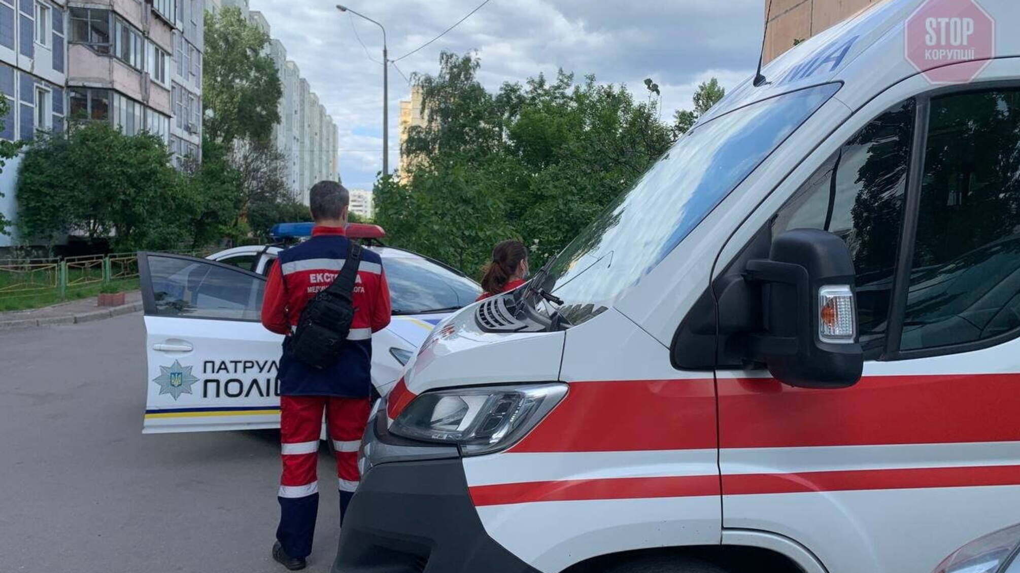 У Києві чоловік впав з висотки (фото)